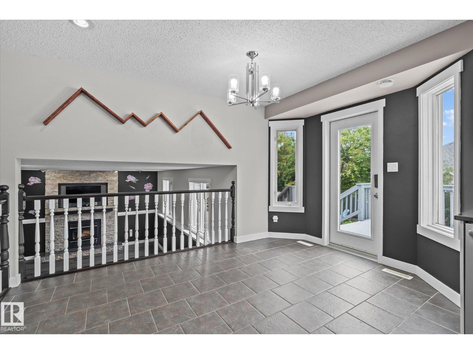 Photo 18 of 79 Woodside Cr, Spruce Grove AB