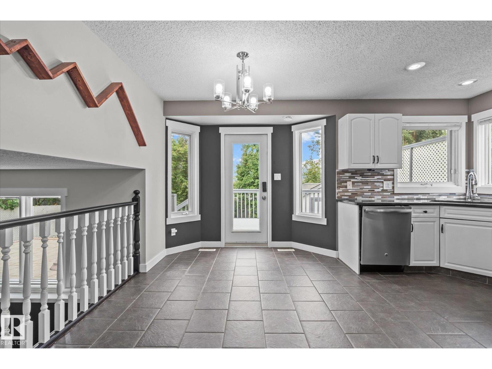 Photo 19 of 79 Woodside Cr, Spruce Grove AB