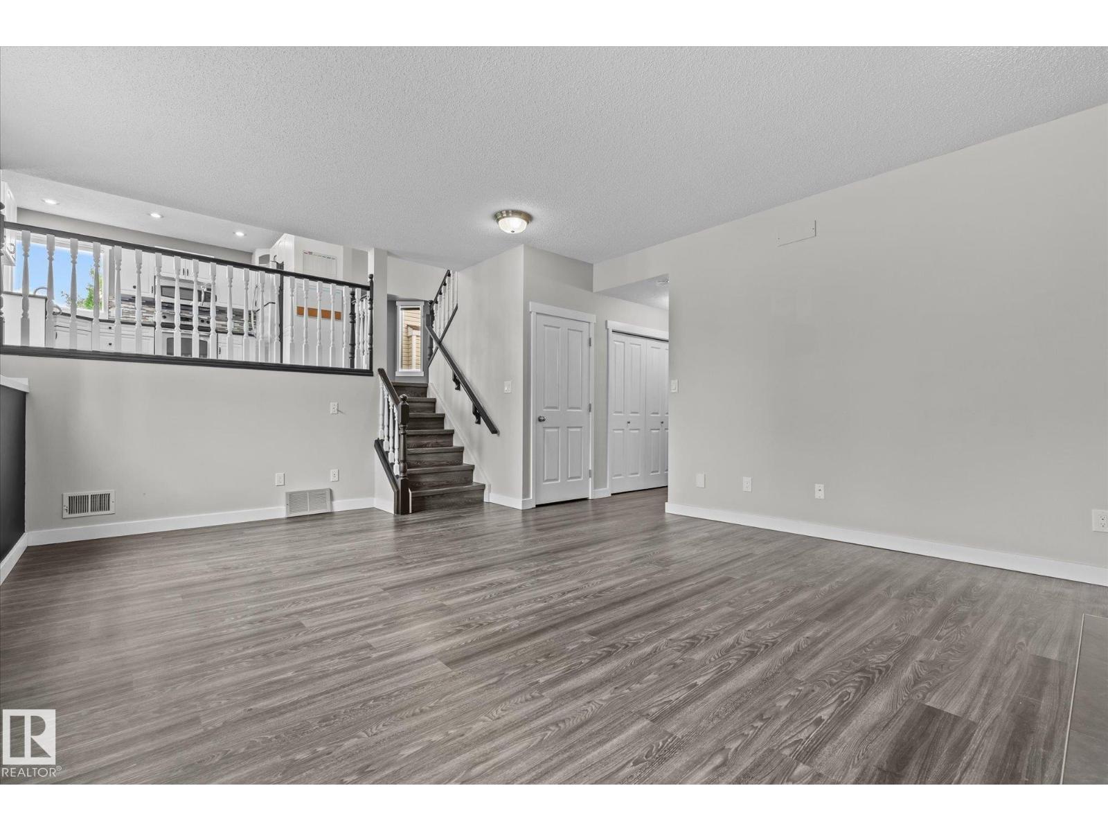 Photo 24 of 79 Woodside Cr, Spruce Grove AB