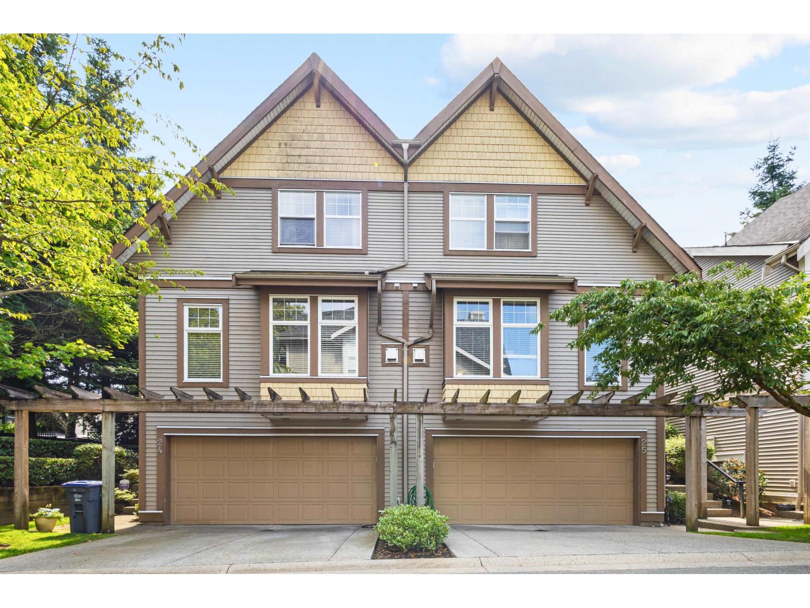 Photo 1 of 25 6588 188 Street, Surrey BC