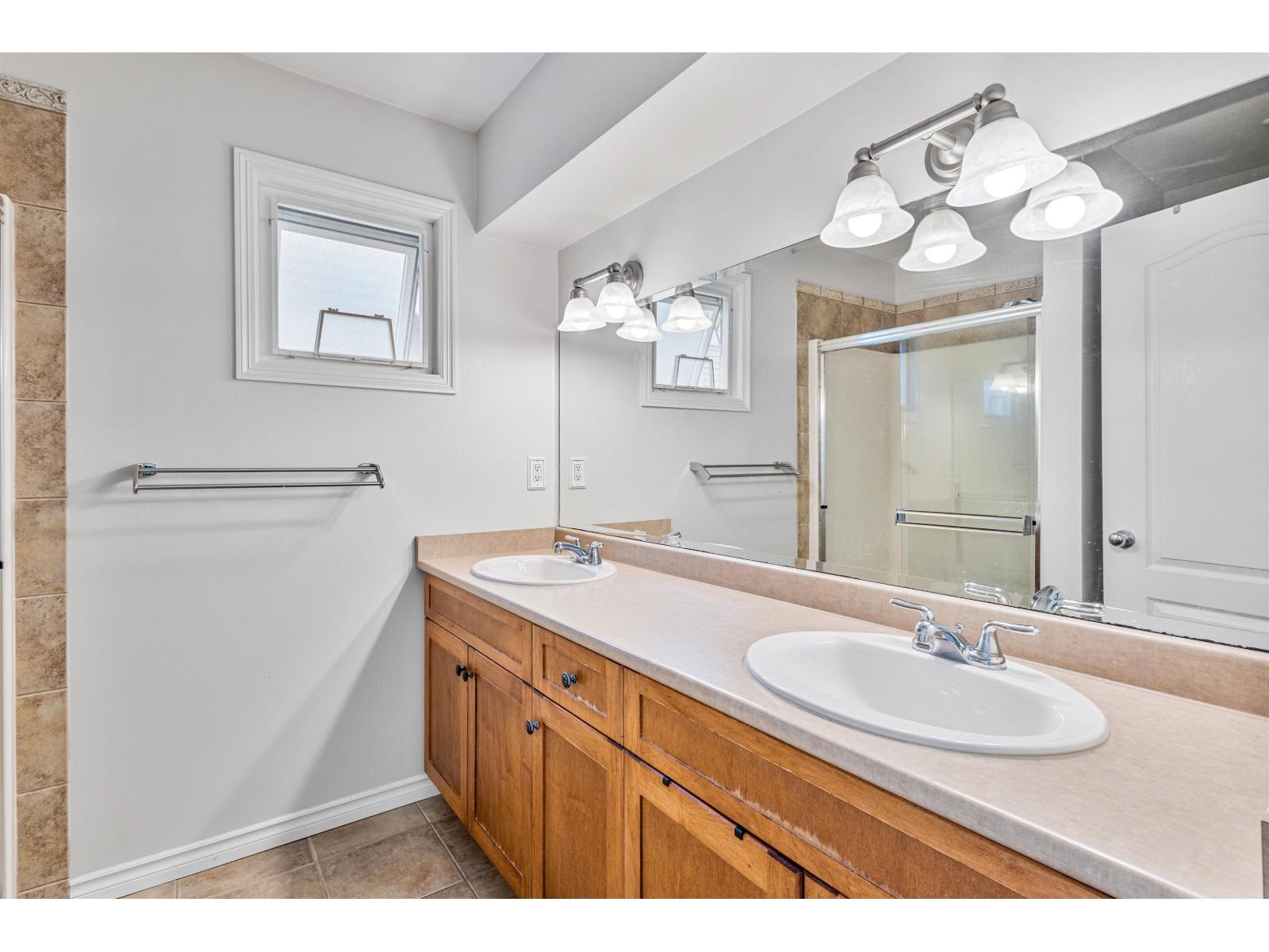 Photo 13 of 25 6588 188 Street, Surrey BC