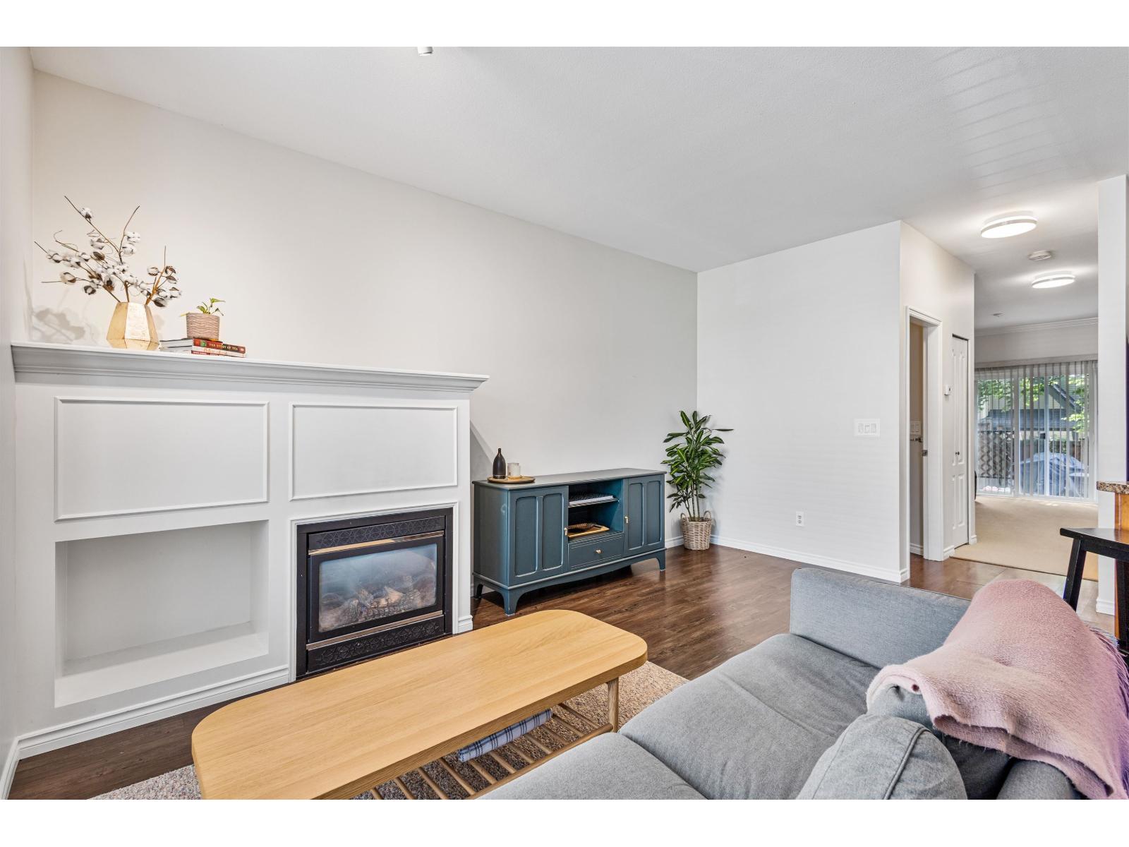 Photo 8 of 25 6588 188 Street, Surrey BC