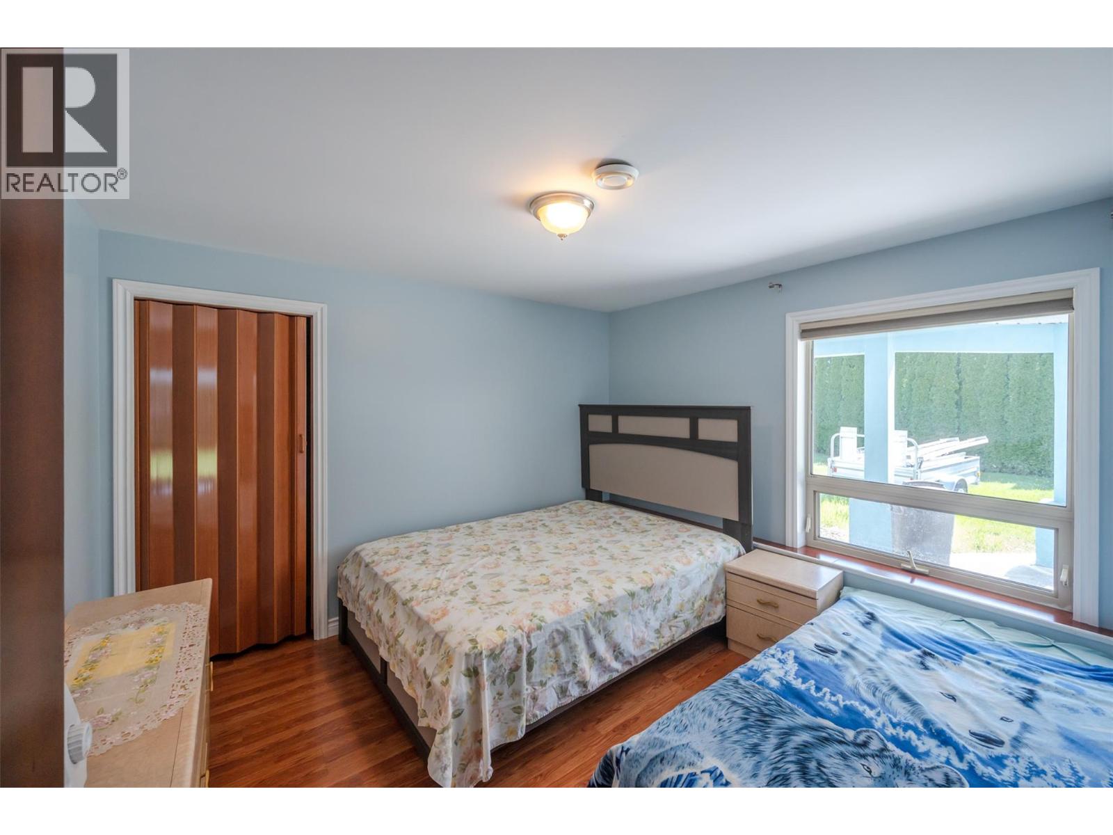 1095 Fairview Road, Oliver