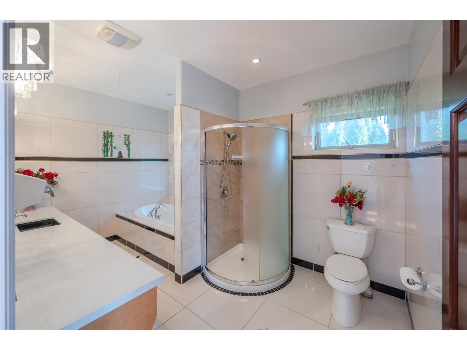 1095 Fairview Road, Oliver