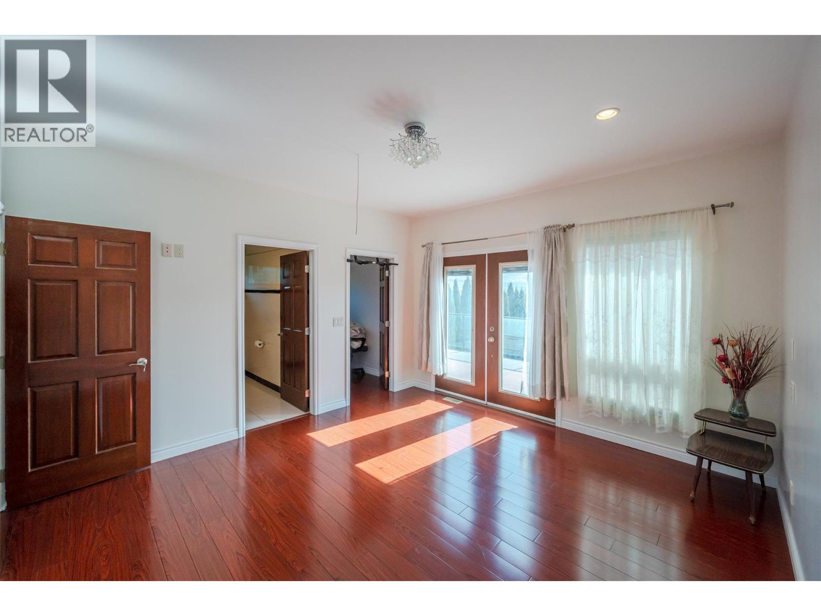 1095 Fairview Road, Oliver