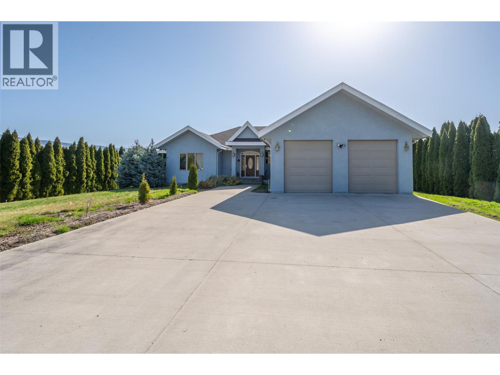 1095 Fairview Road, Oliver