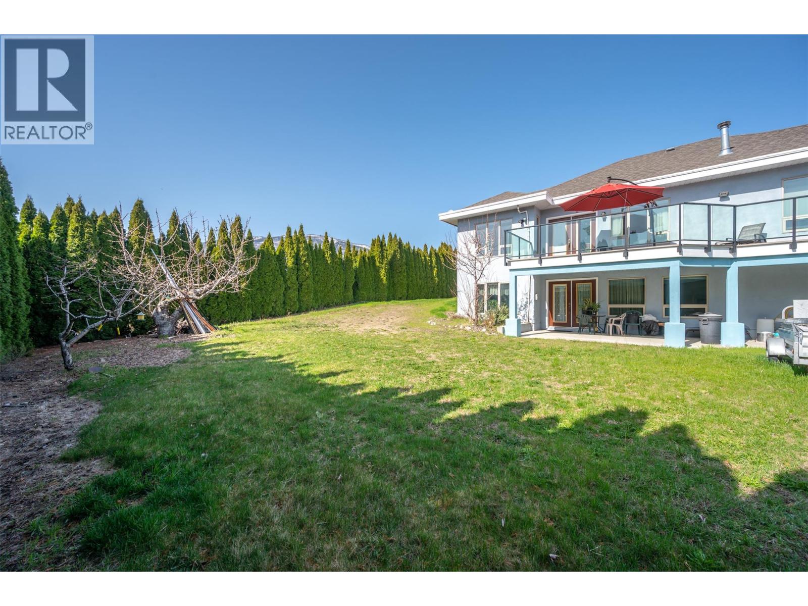 1095 Fairview Road, Oliver