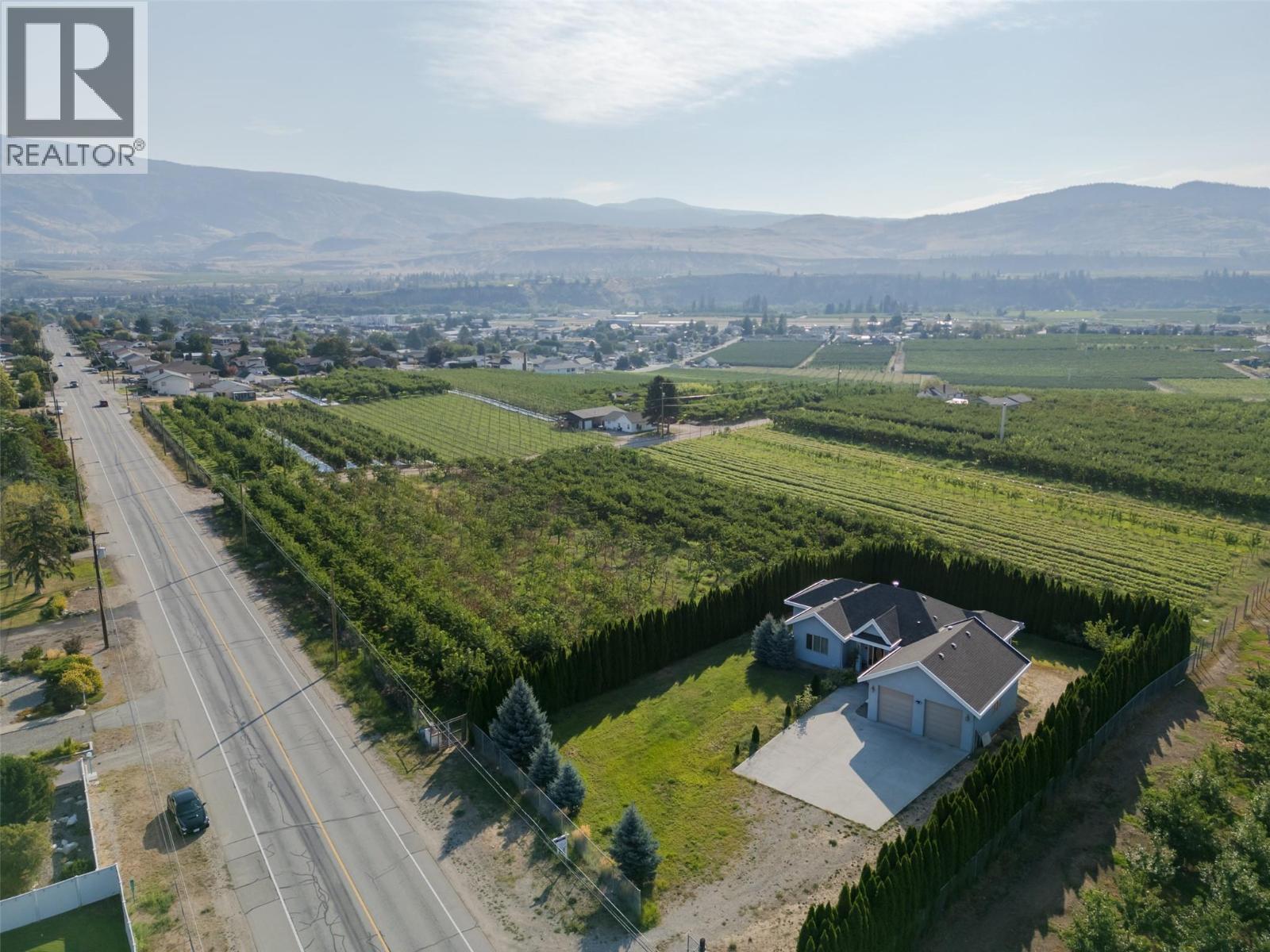 1095 Fairview Road, Oliver