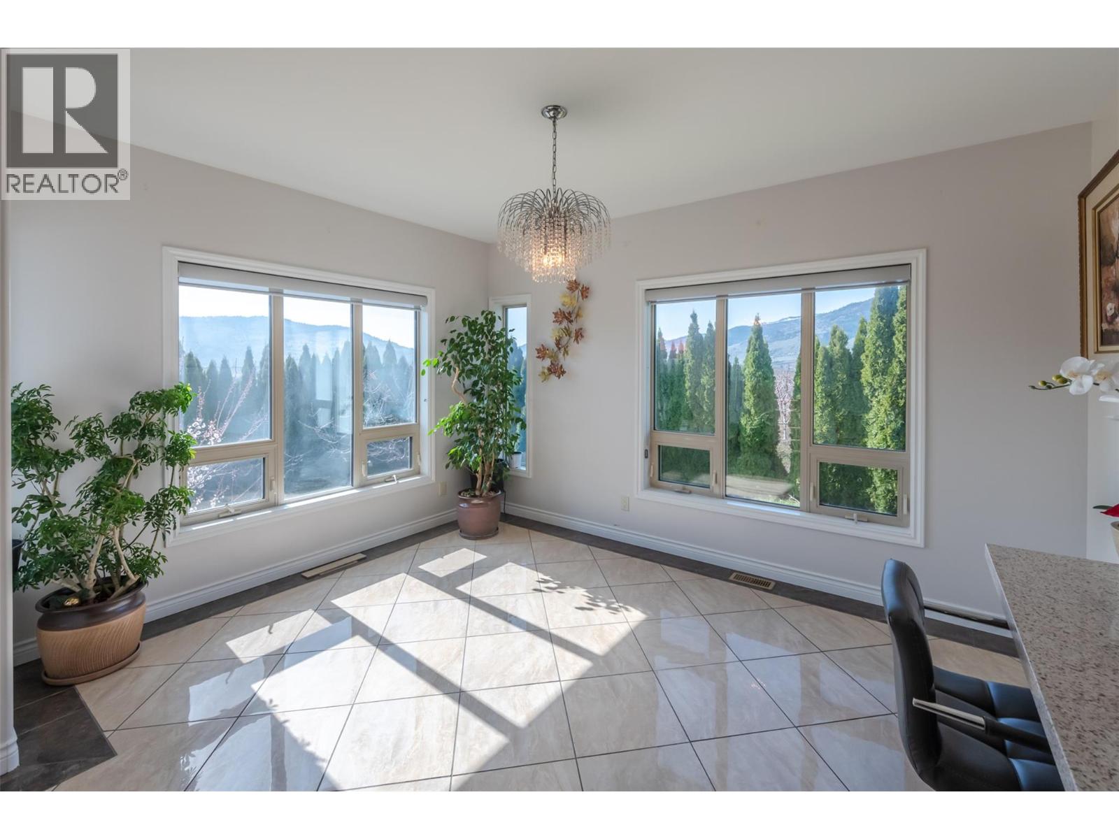 1095 Fairview Road, Oliver