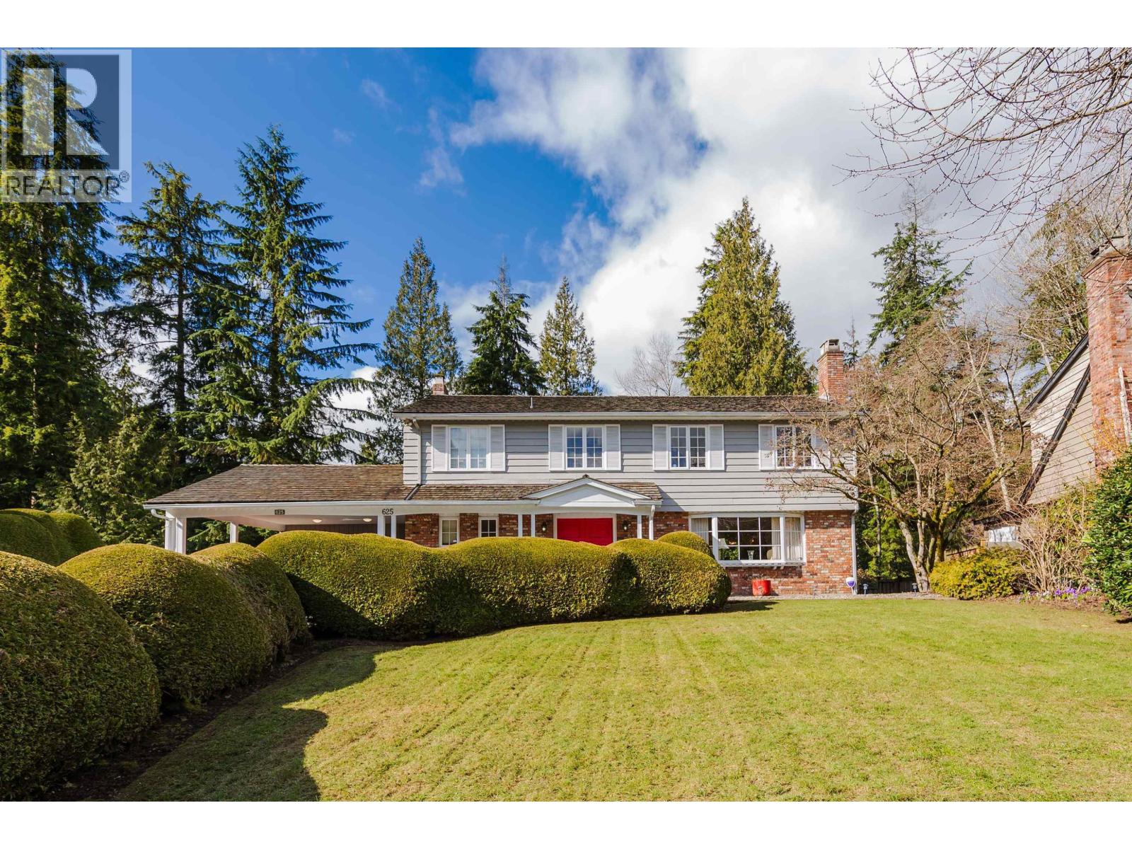 Photo 3 of 625 Newdale Road, West Vancouver BC