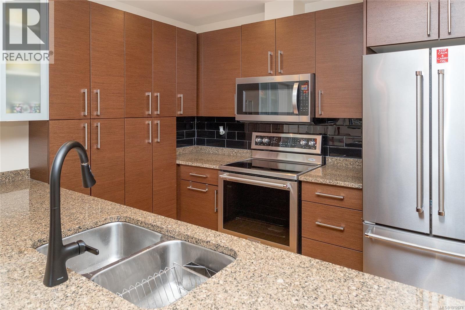 Photo 10 of 301 4394 West Saanich Rd, Saanich BC