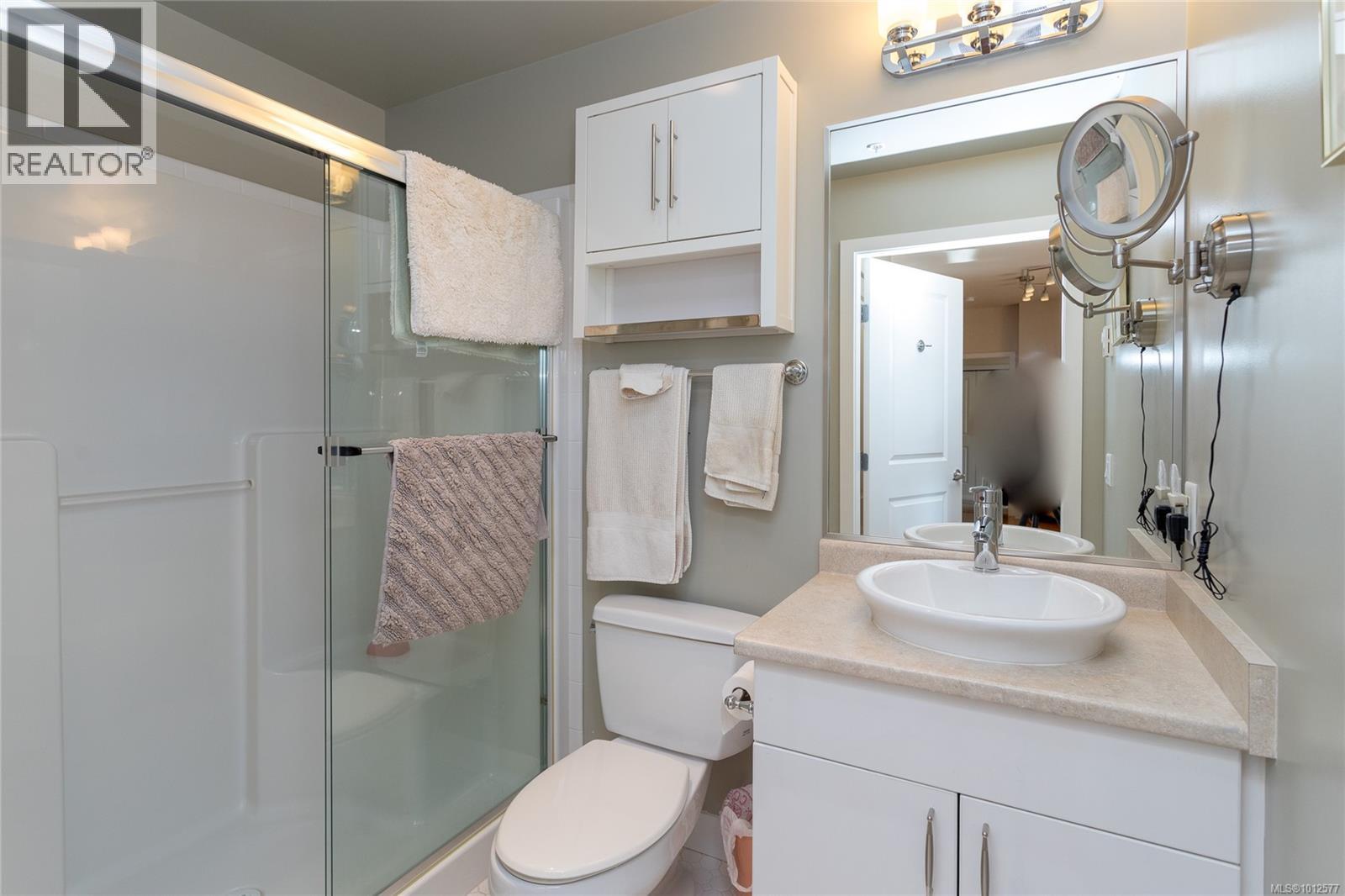 Photo 18 of 301 4394 West Saanich Rd, Saanich BC
