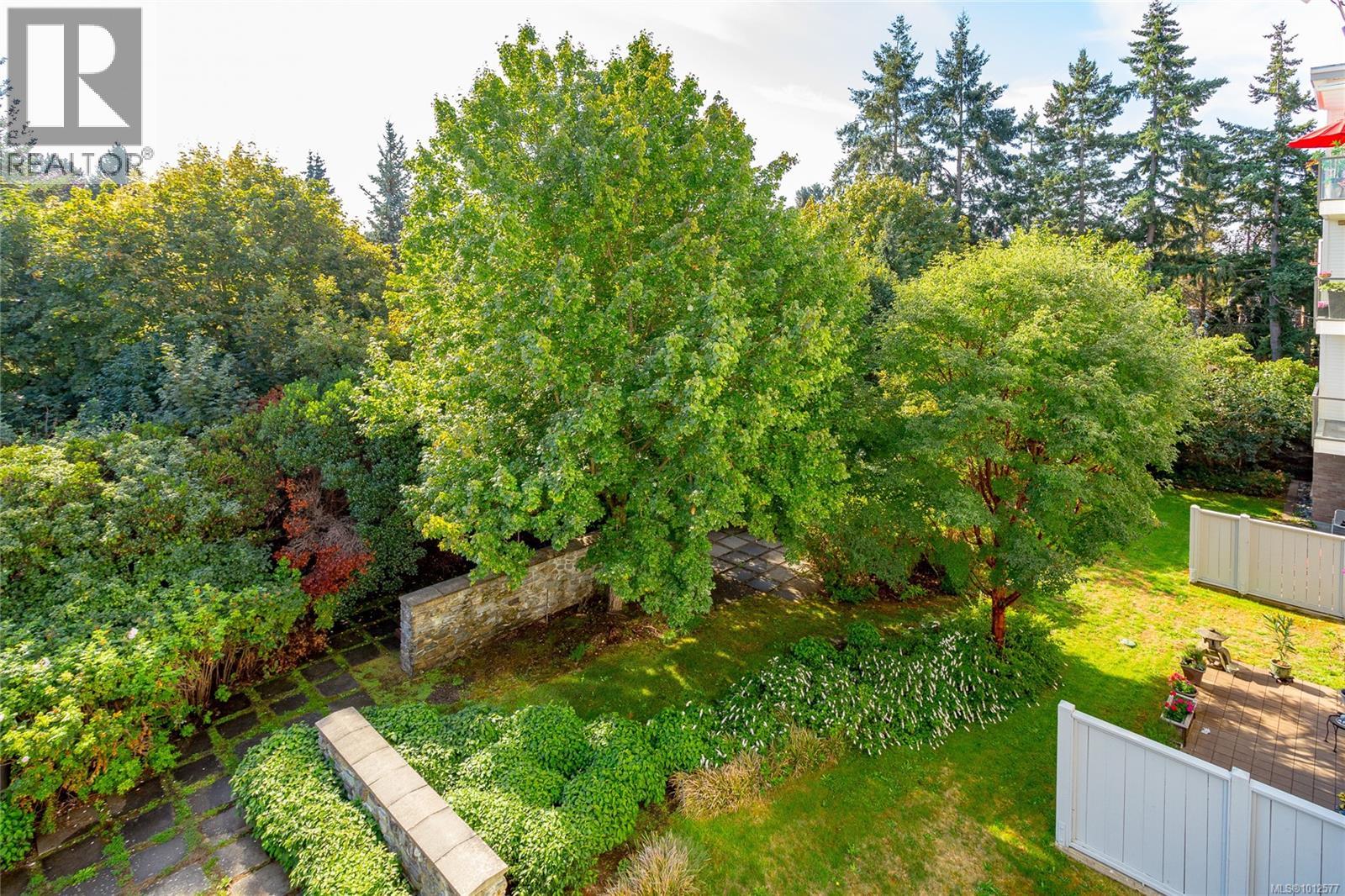 Photo 22 of 301 4394 West Saanich Rd, Saanich BC