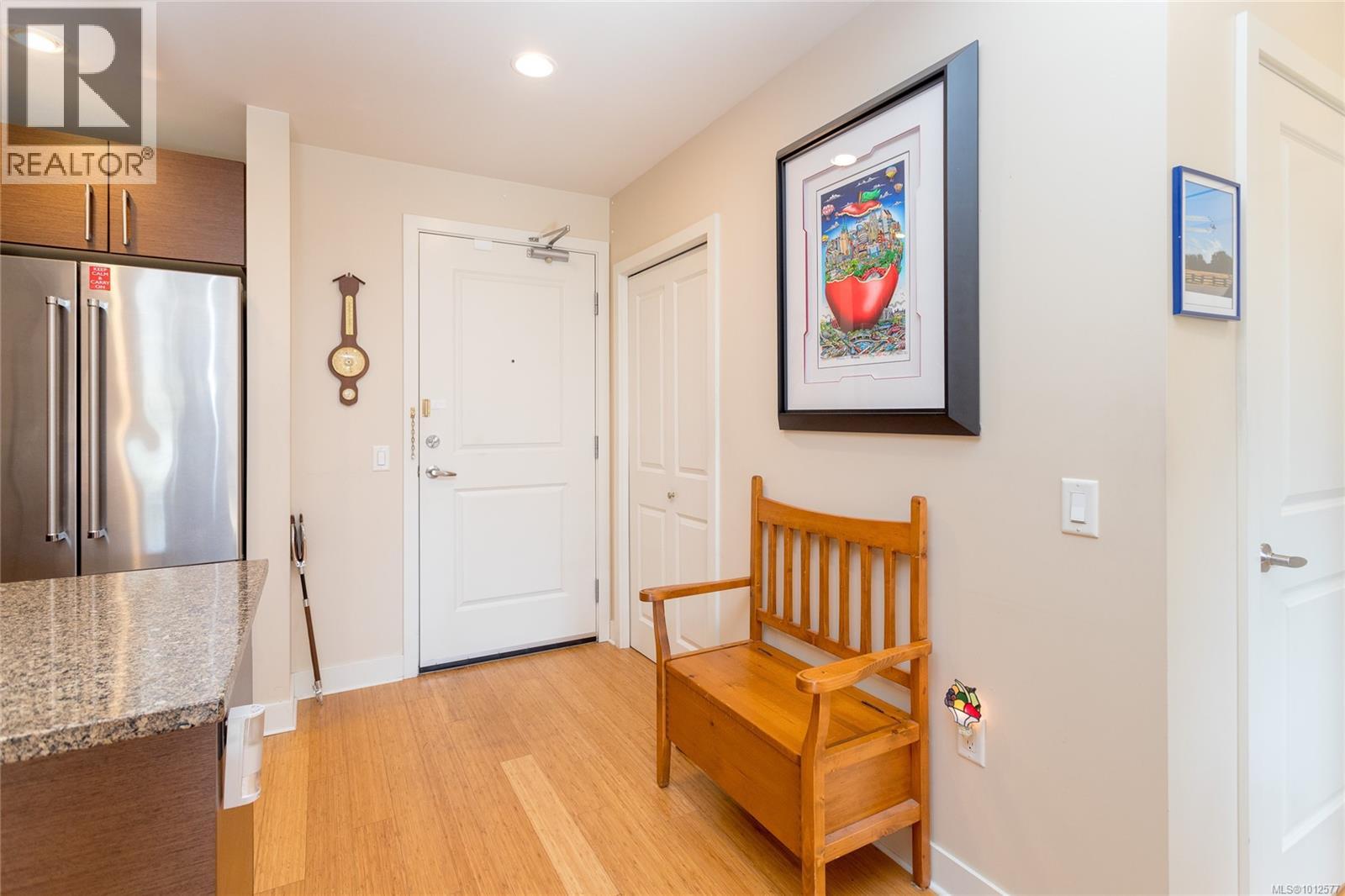 Photo 4 of 301 4394 West Saanich Rd, Saanich BC