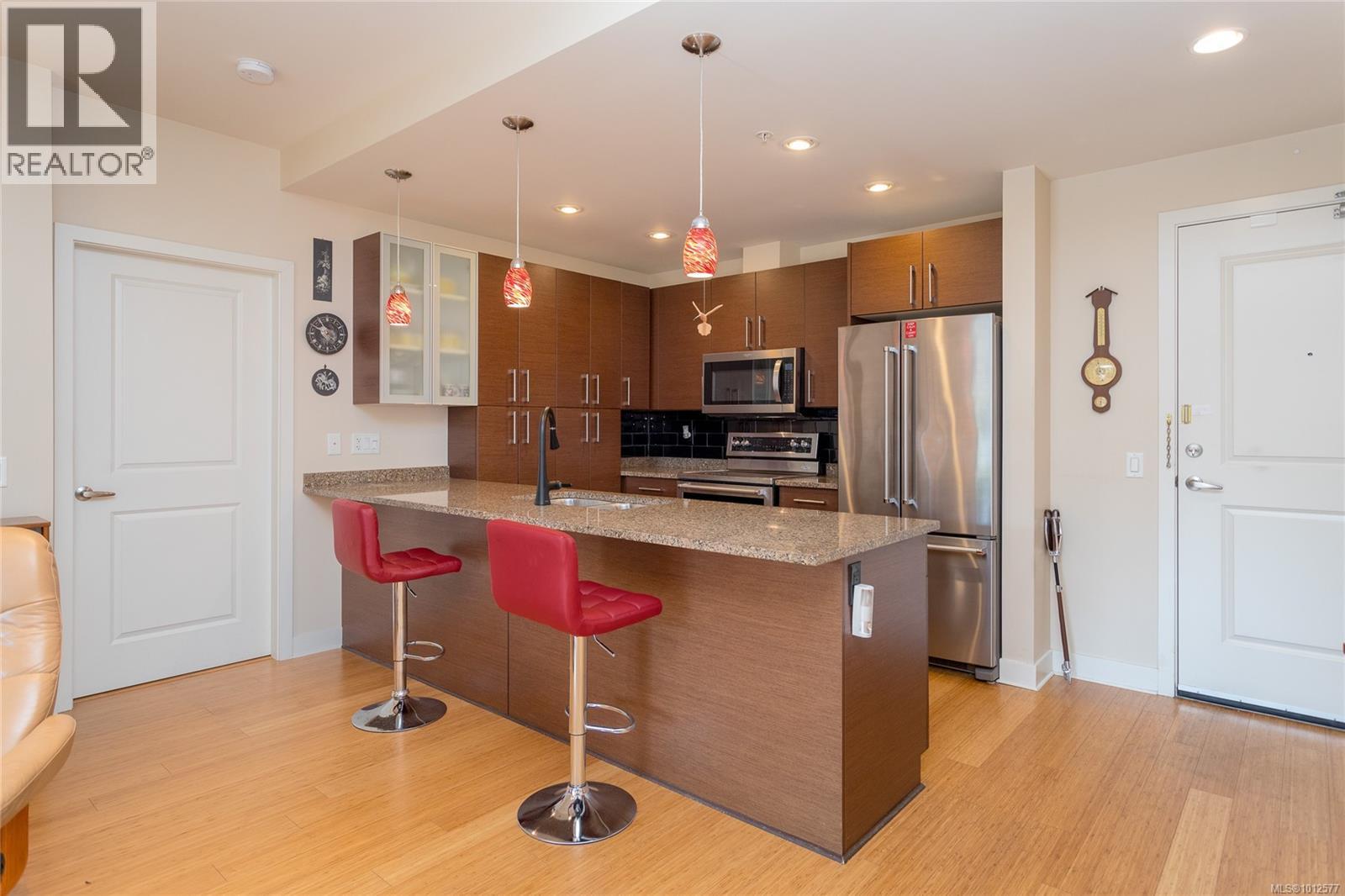 Photo 8 of 301 4394 West Saanich Rd, Saanich BC