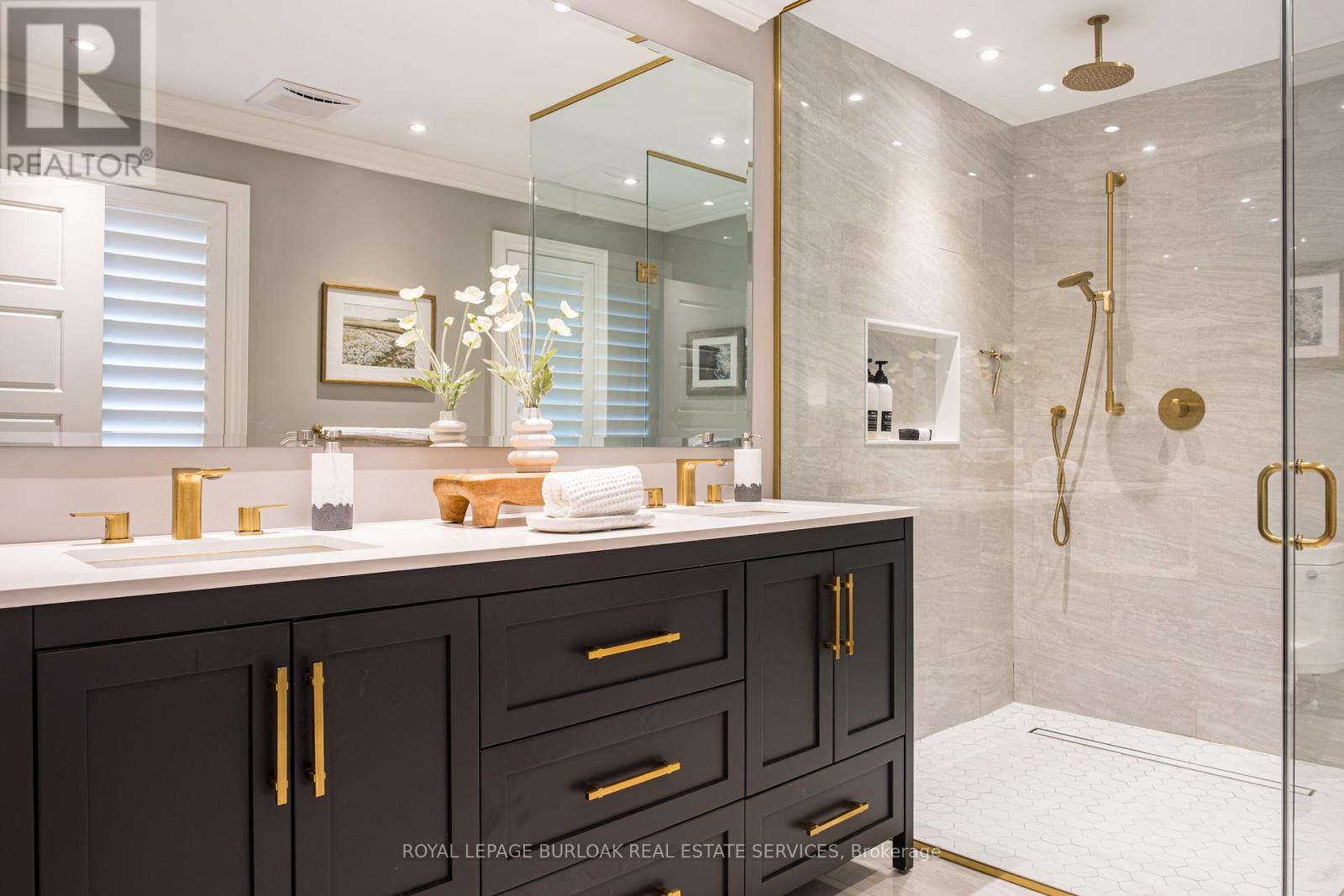 Photo 26 of 724 Kingsway Drive, Burlington ON