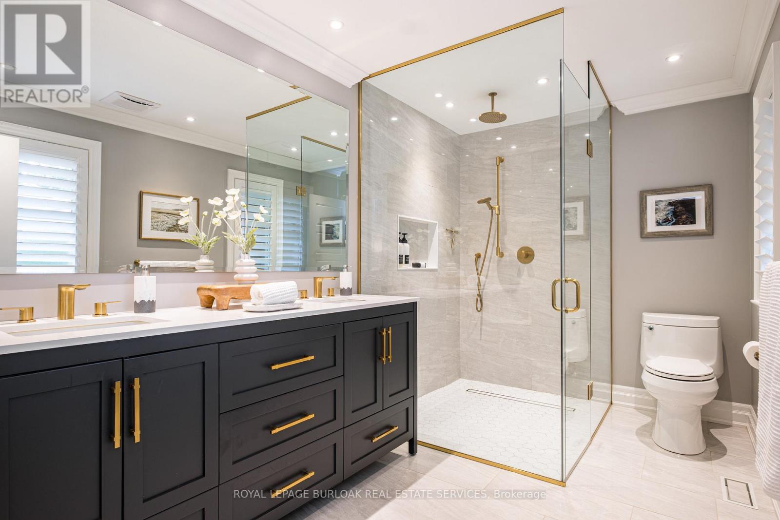 Photo 24 of 724 Kingsway Drive, Burlington ON