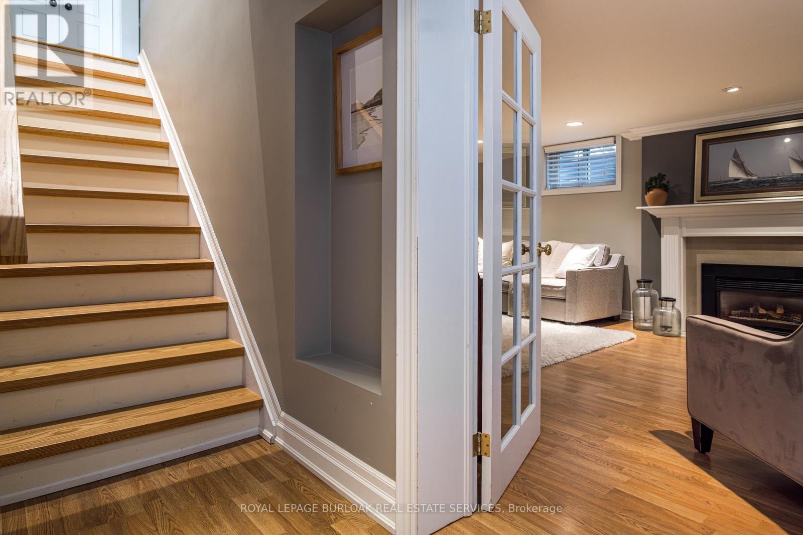 Photo 32 of 724 Kingsway Drive, Burlington ON