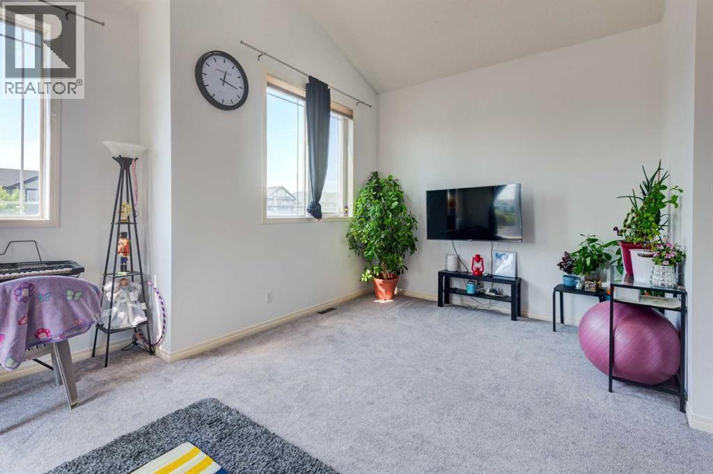 Photo 13 of 992 Copperfield Boulevard Se, Calgary AB