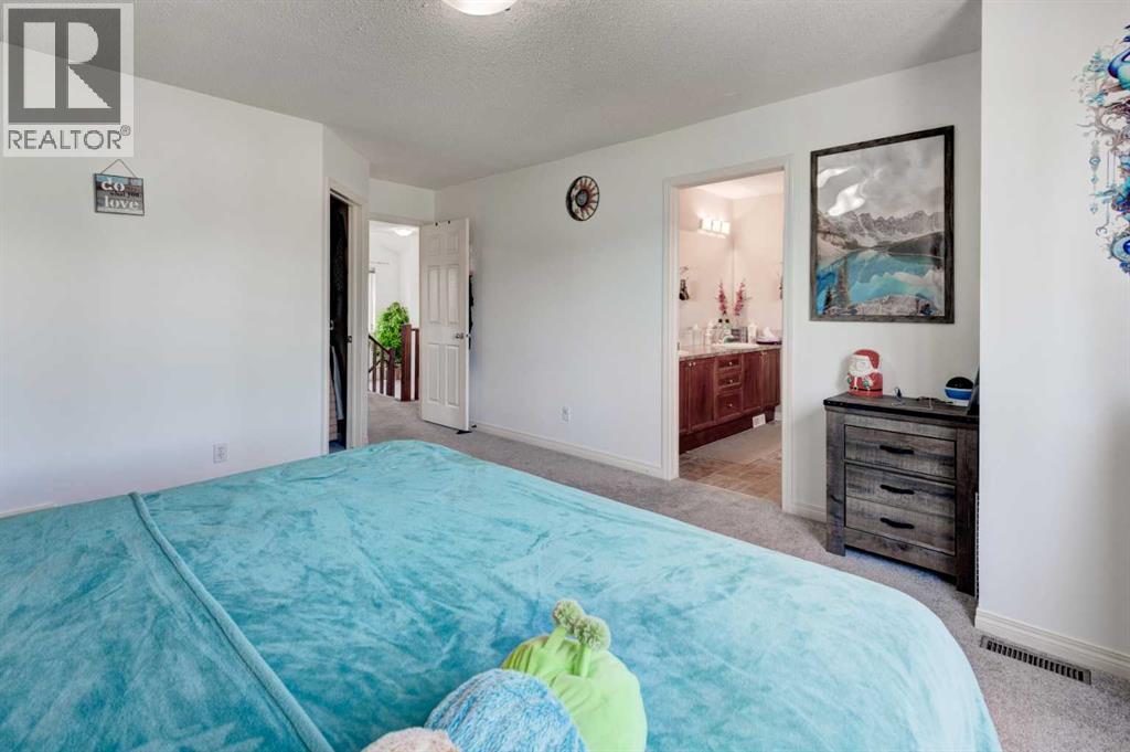 Photo 16 of 992 Copperfield Boulevard Se, Calgary AB
