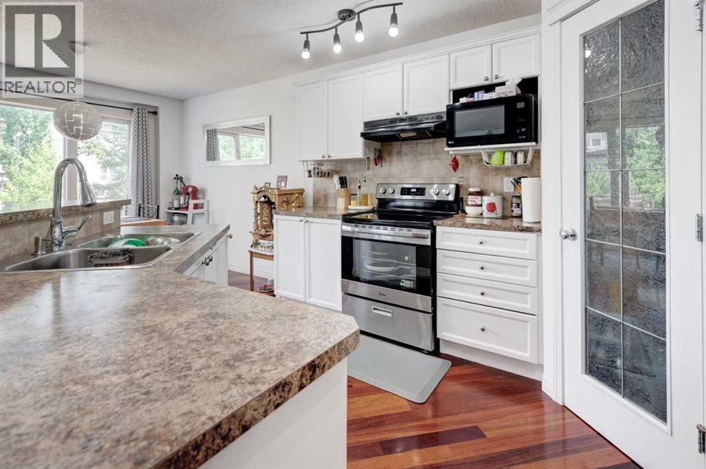 Photo 7 of 992 Copperfield Boulevard Se, Calgary AB