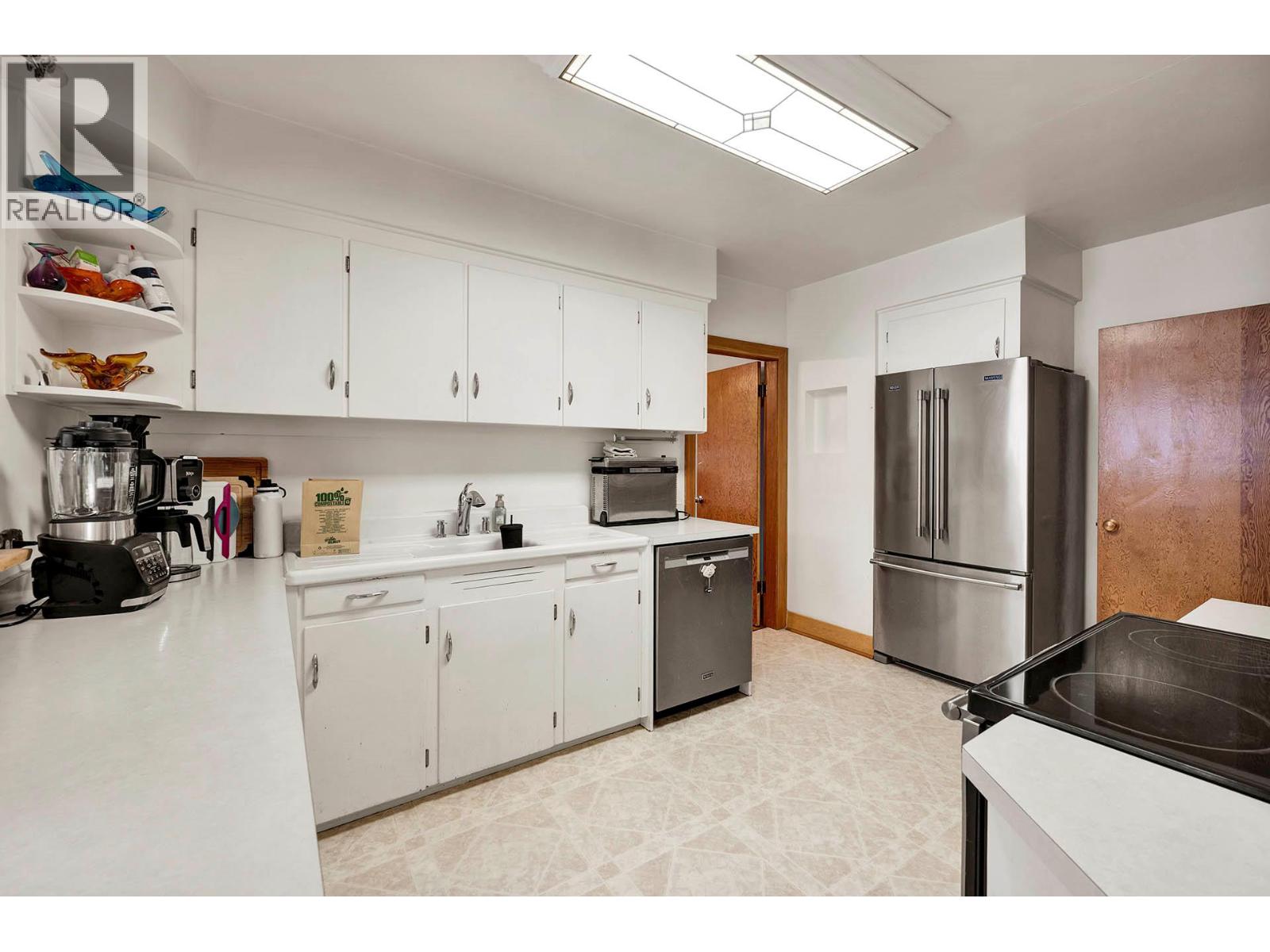 Photo 11 of 665 Columbia Street, Kamloops BC