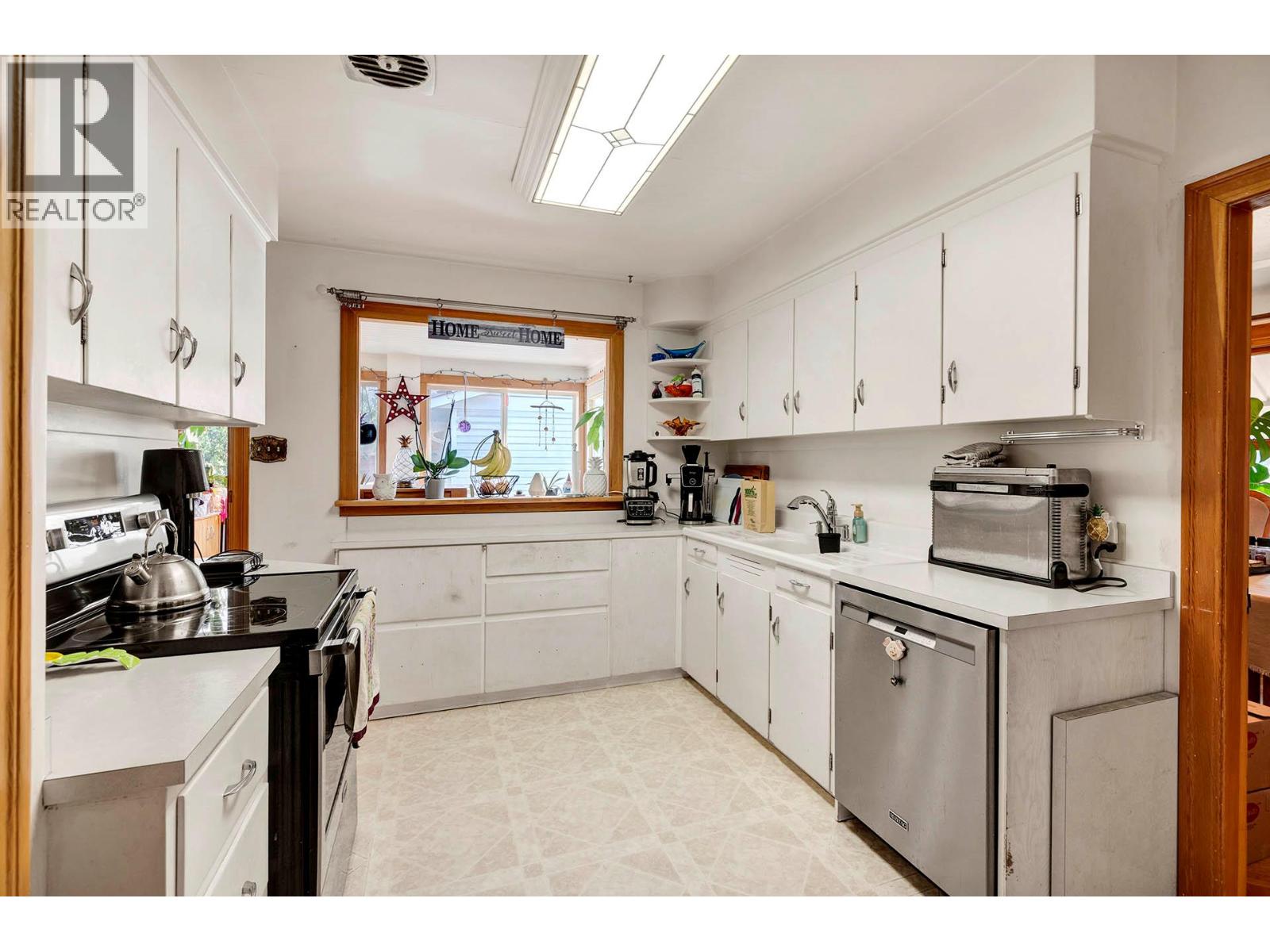 Photo 10 of 665 Columbia Street, Kamloops BC