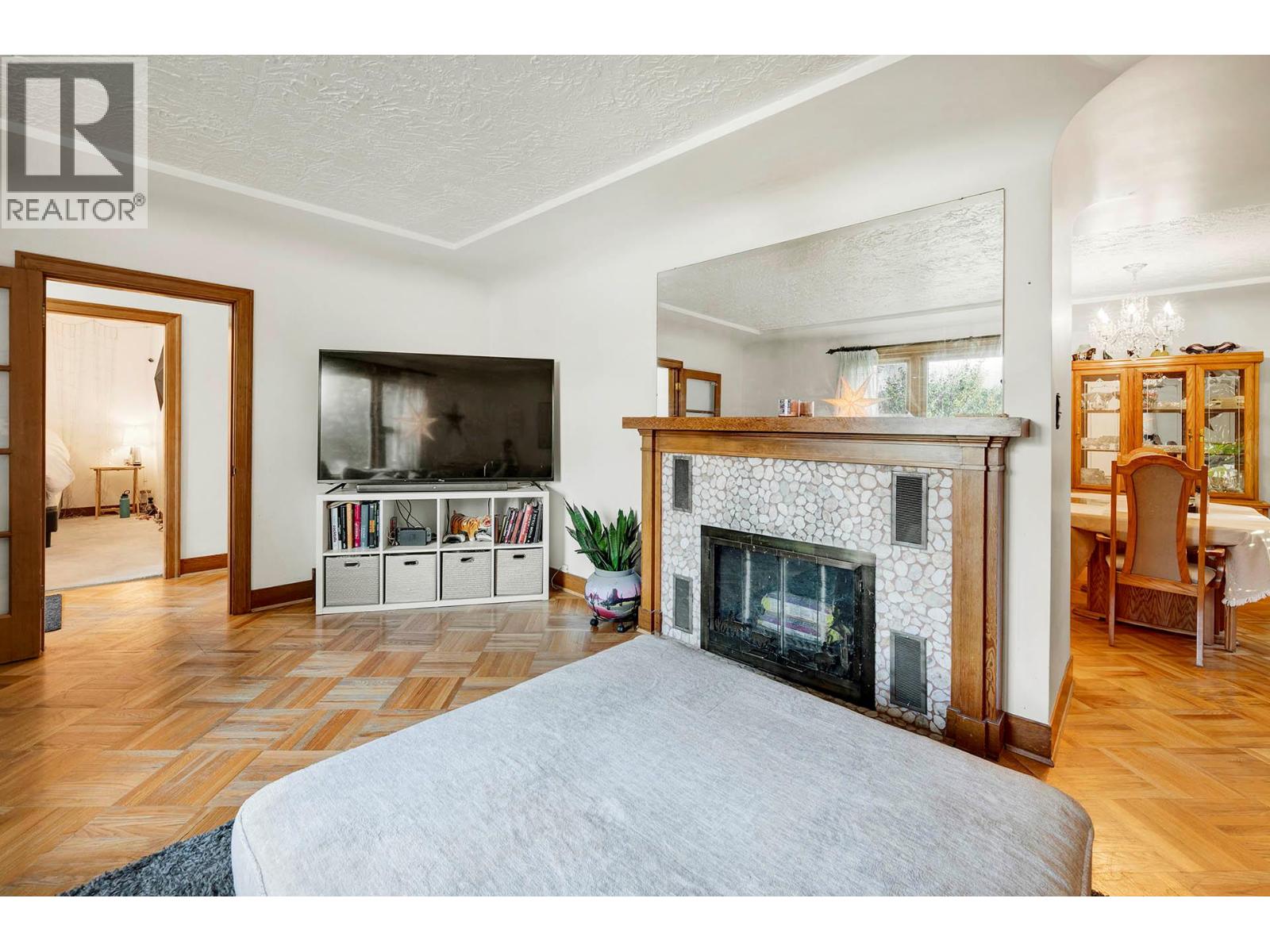 Photo 4 of 665 Columbia Street, Kamloops BC
