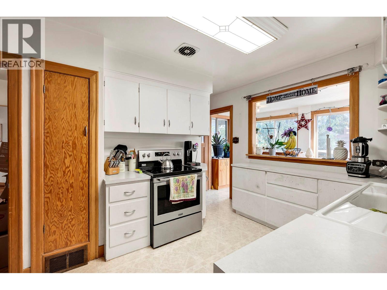 Photo 9 of 665 Columbia Street, Kamloops BC