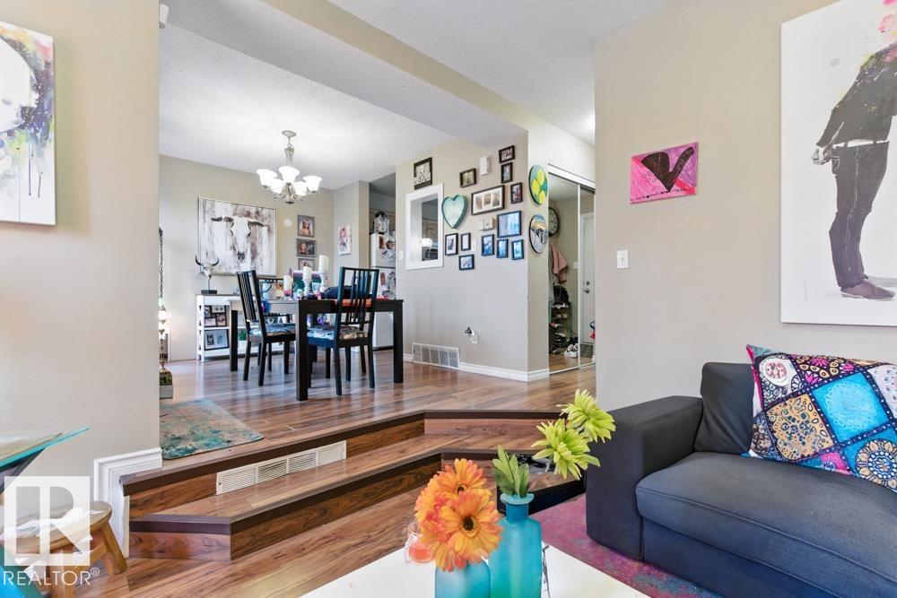 Photo 4 of 54 3812 20 Av Nw, Edmonton AB