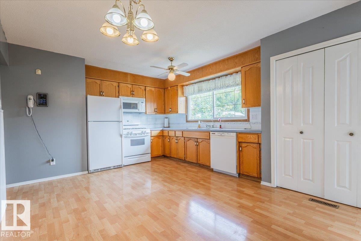 Photo 7 of 133 Elm Cr, Wetaskiwin AB