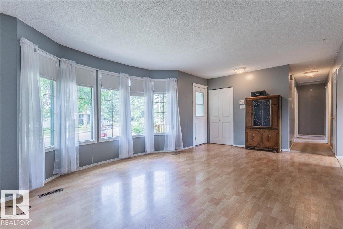 Photo 3 of 133 Elm Cr, Wetaskiwin AB