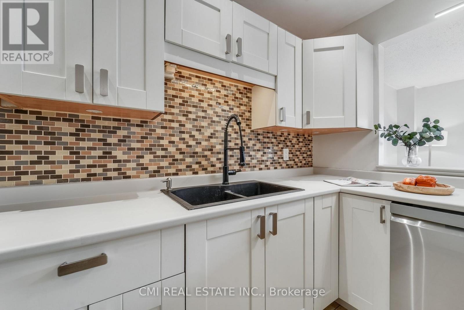 Photo 8 of 49 495 Sidney Drive, Ottawa ON