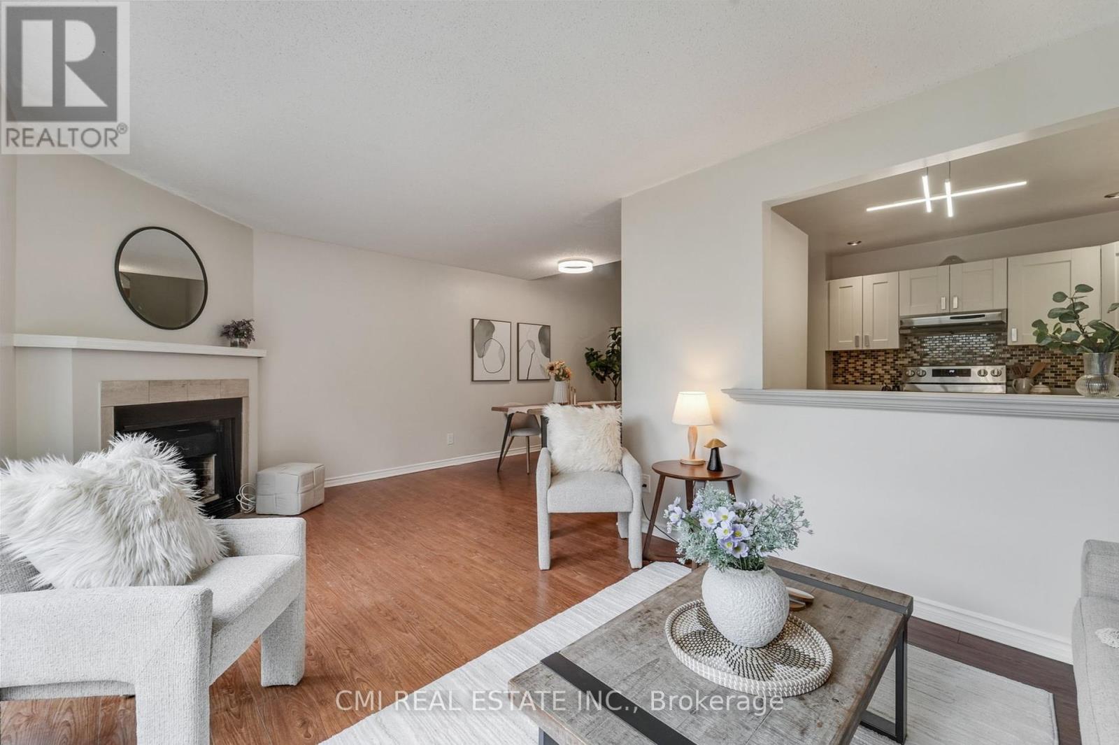 Photo 5 of 49 495 Sidney Drive, Ottawa ON