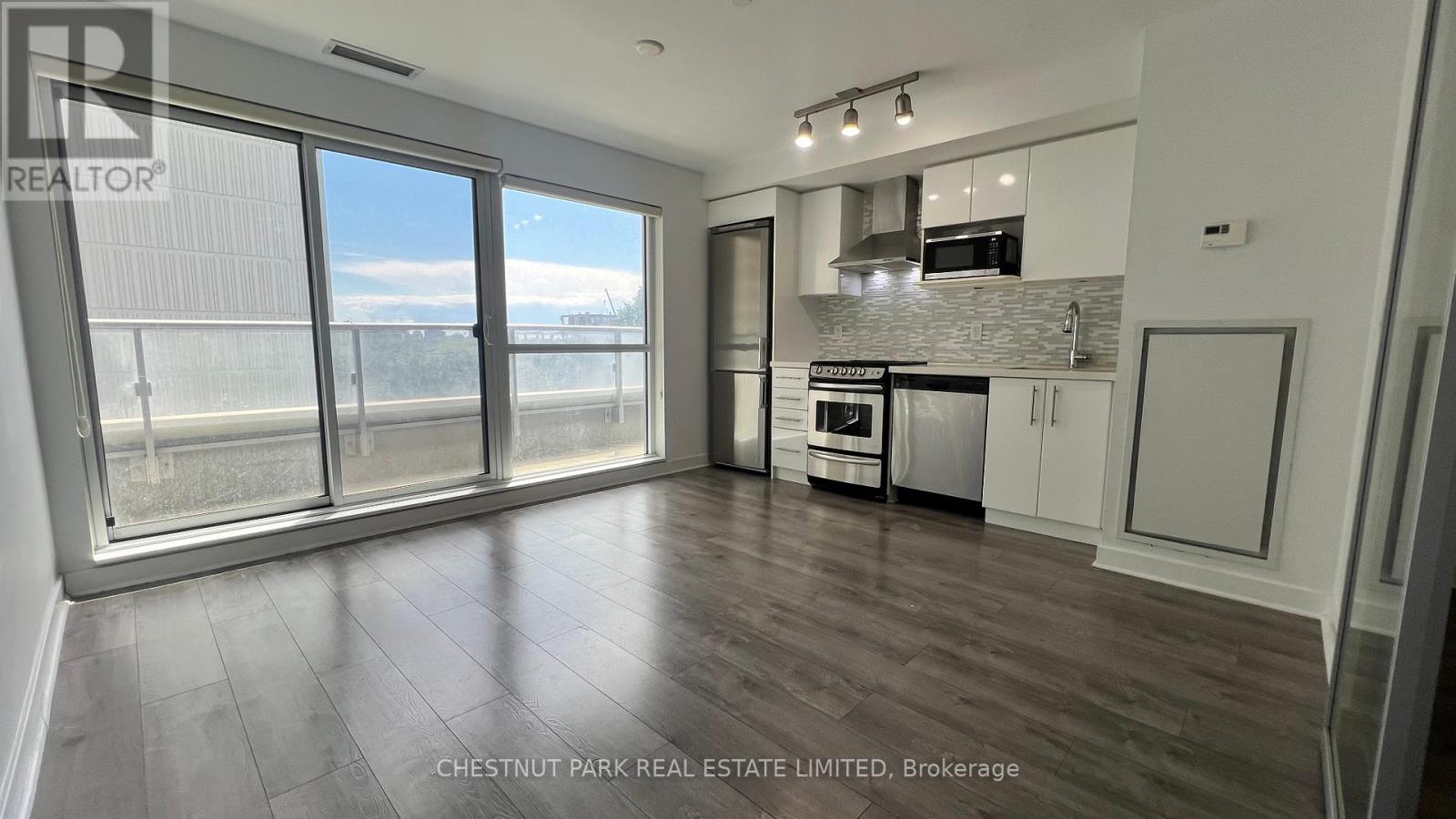 Photo 4 of 413 58 Orchard View Boulevard, Toronto ON