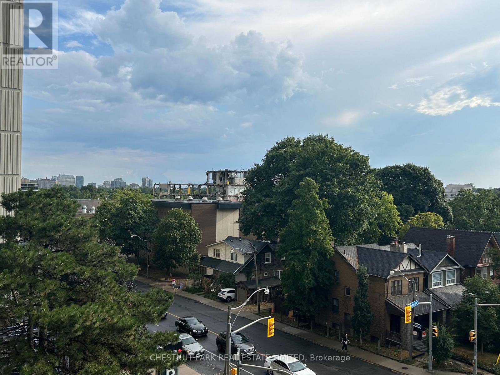 Photo 13 of 413 58 Orchard View Boulevard, Toronto ON