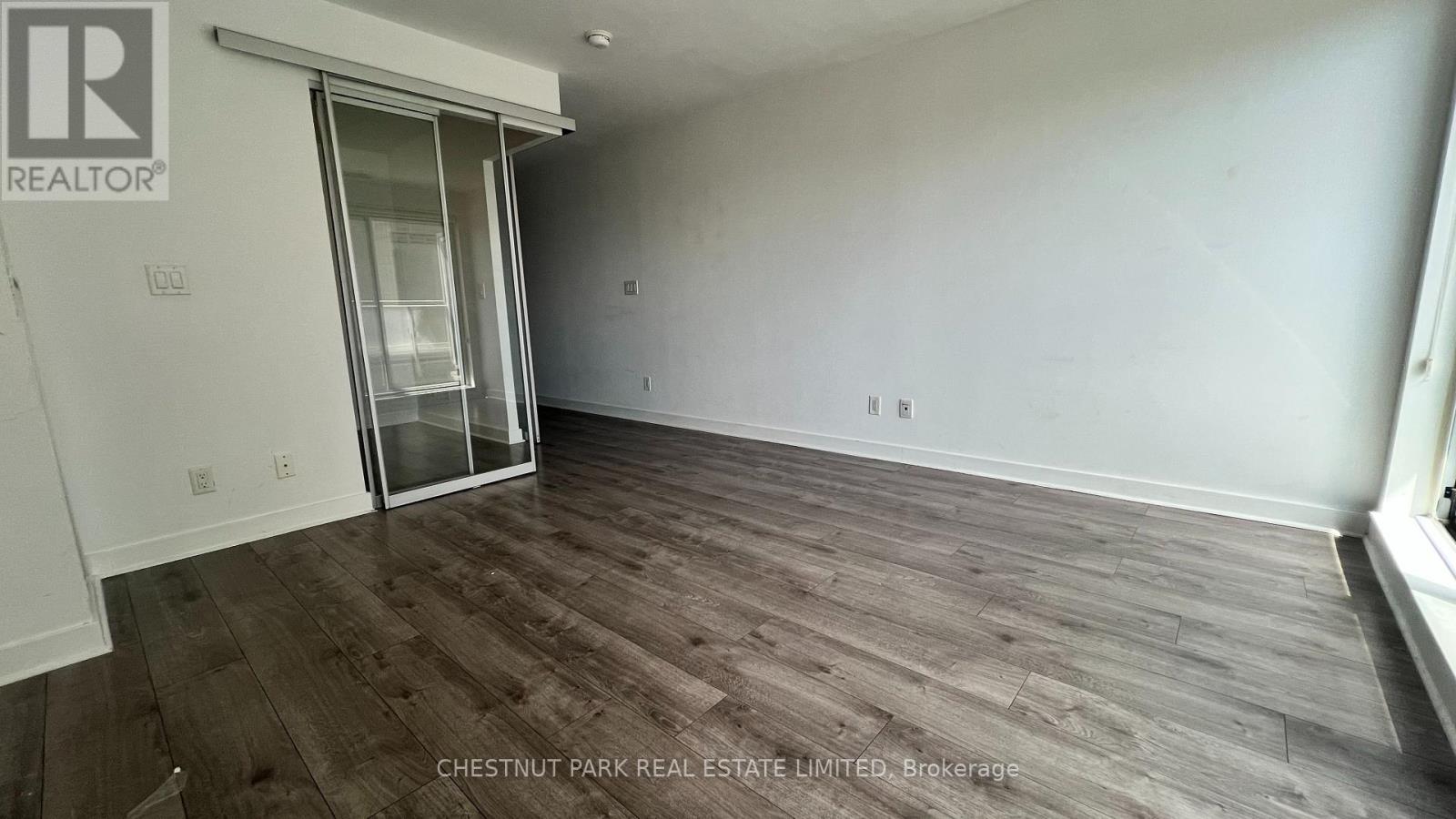 Photo 5 of 413 58 Orchard View Boulevard, Toronto ON