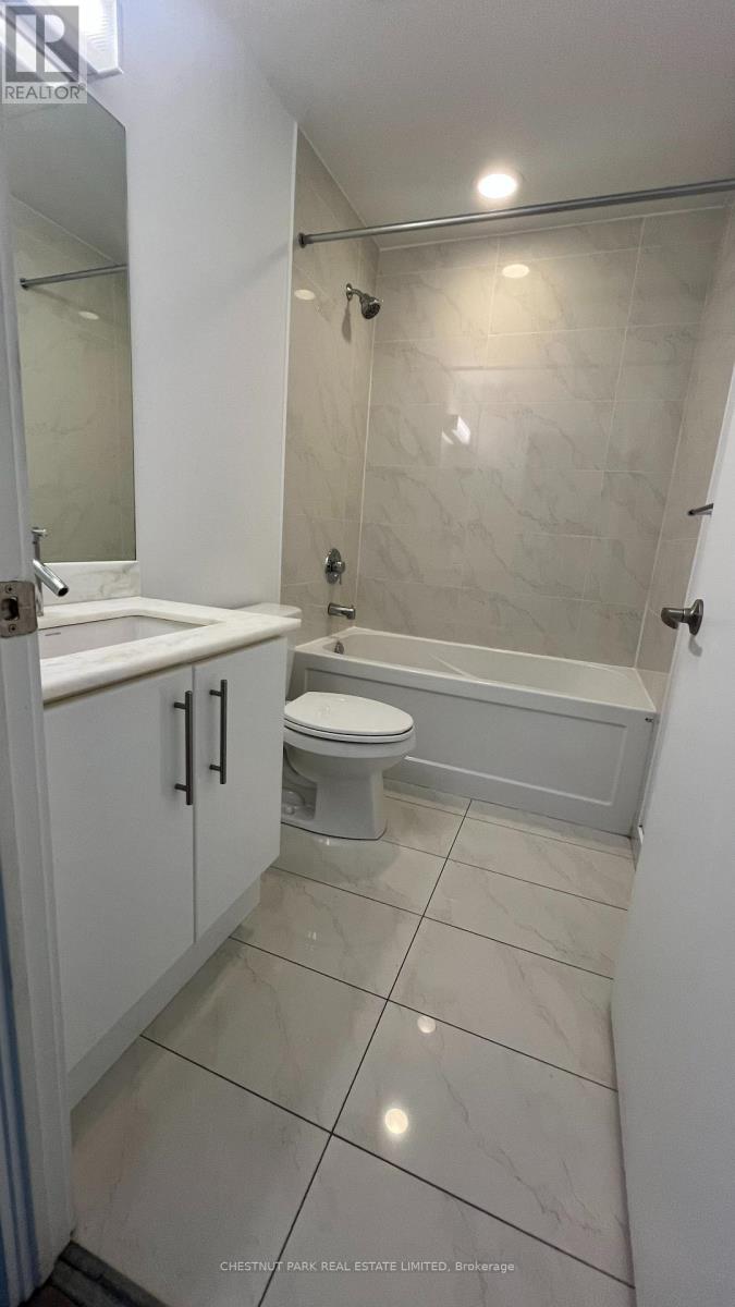 Photo 9 of 413 58 Orchard View Boulevard, Toronto ON