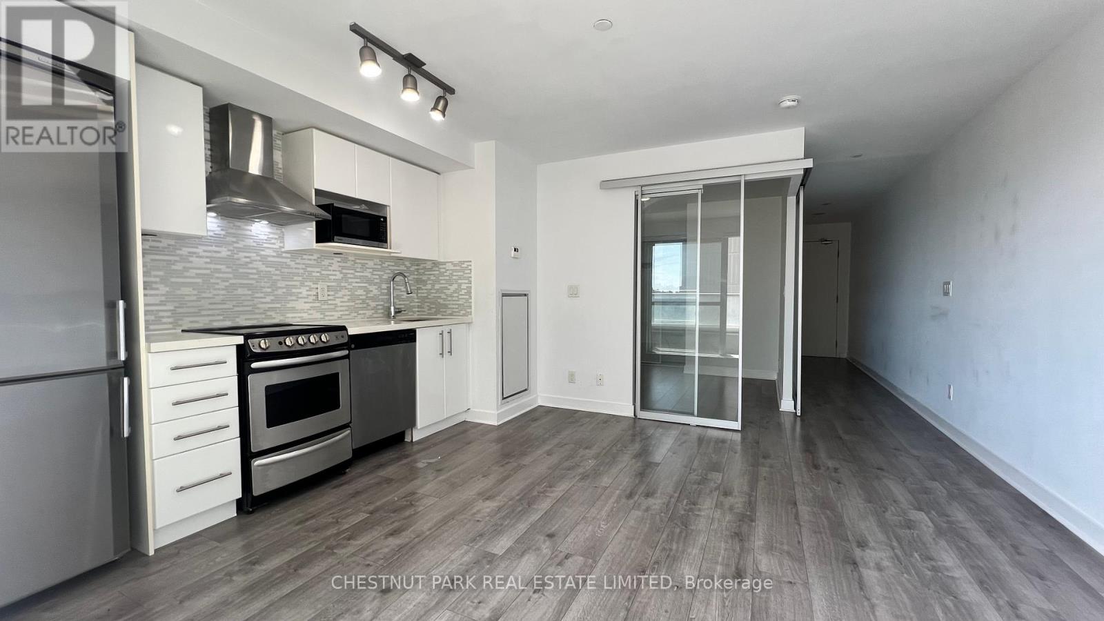 Photo 8 of 413 58 Orchard View Boulevard, Toronto ON