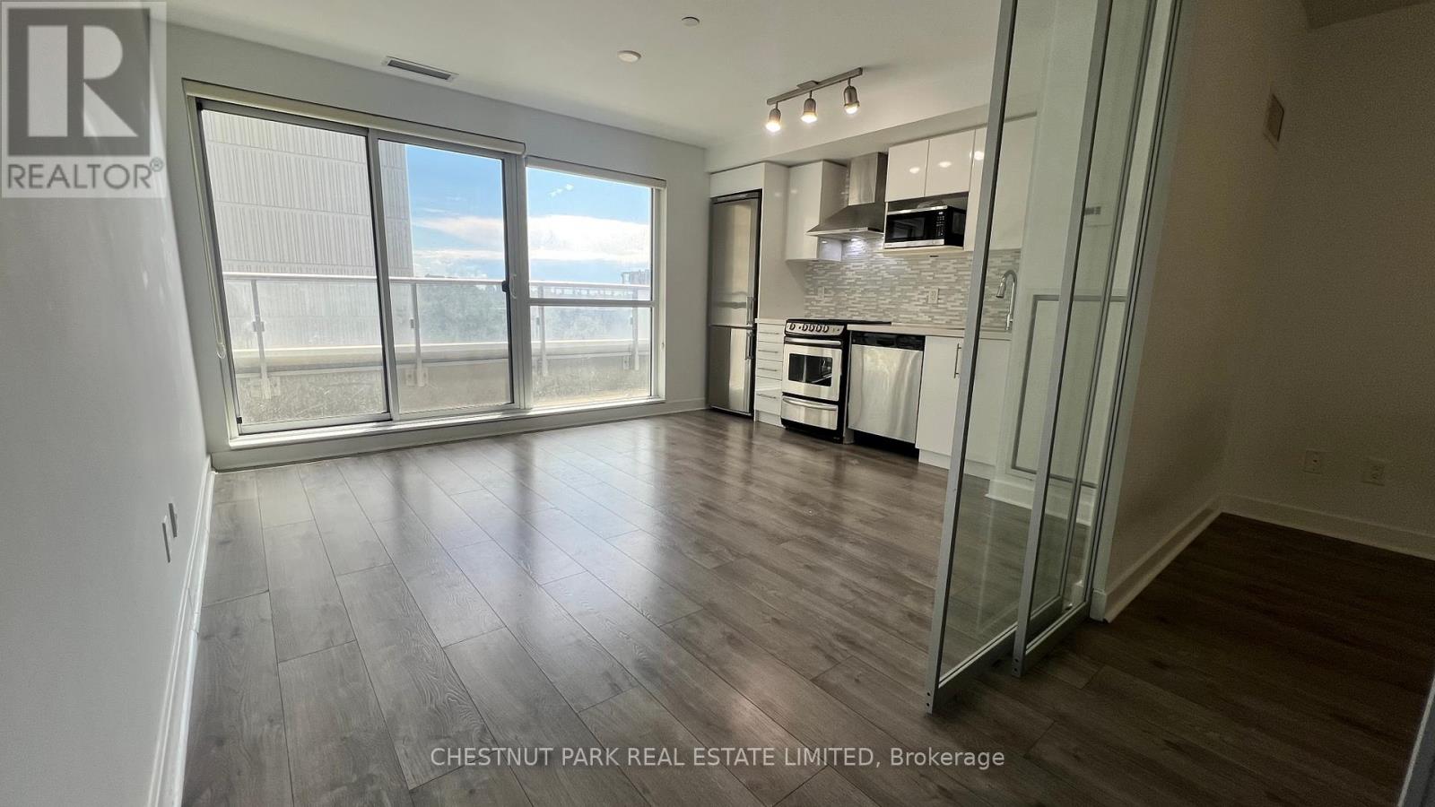 Photo 6 of 413 58 Orchard View Boulevard, Toronto ON