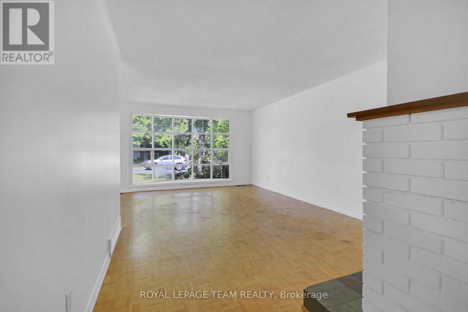 Photo 12 of 52 Bowhill Avenue, Ottawa ON