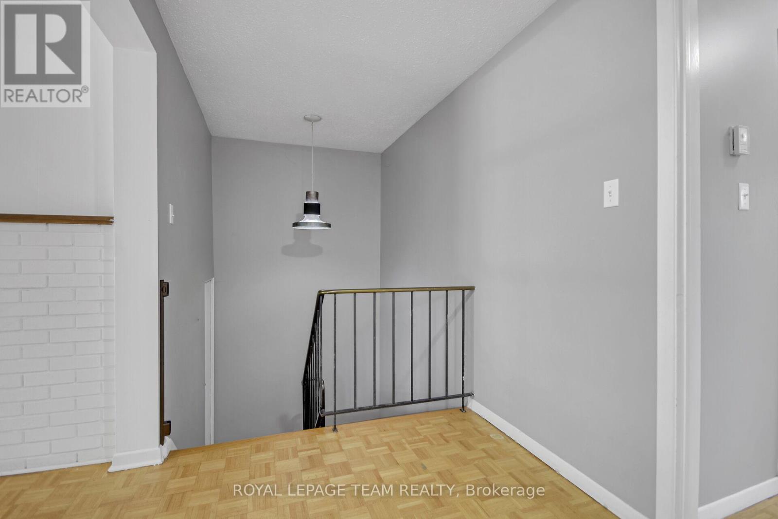 Photo 15 of 52 Bowhill Avenue, Ottawa ON