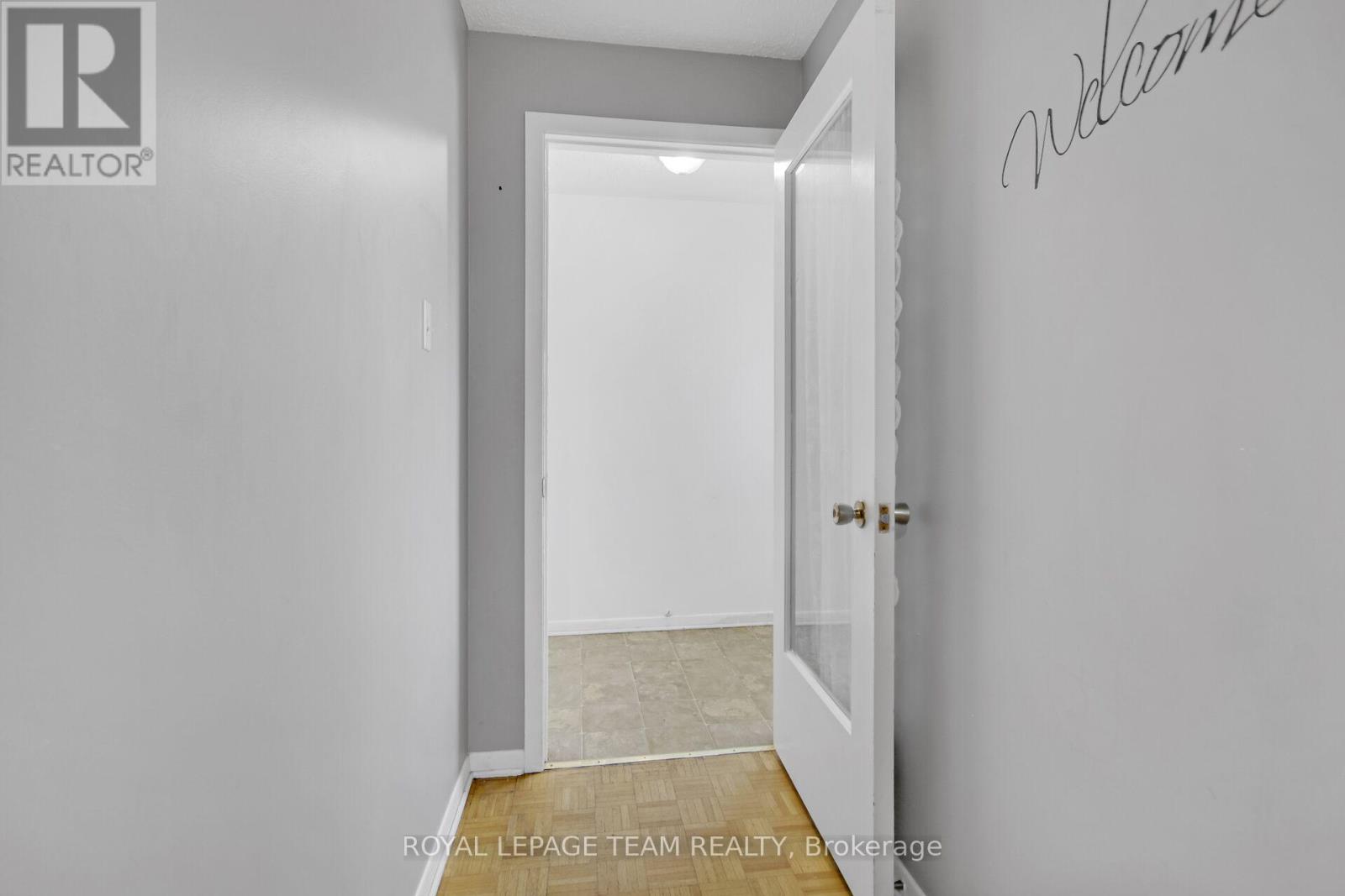 Photo 16 of 52 Bowhill Avenue, Ottawa ON