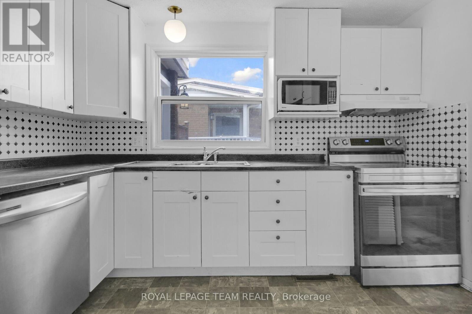 Photo 18 of 52 Bowhill Avenue, Ottawa ON