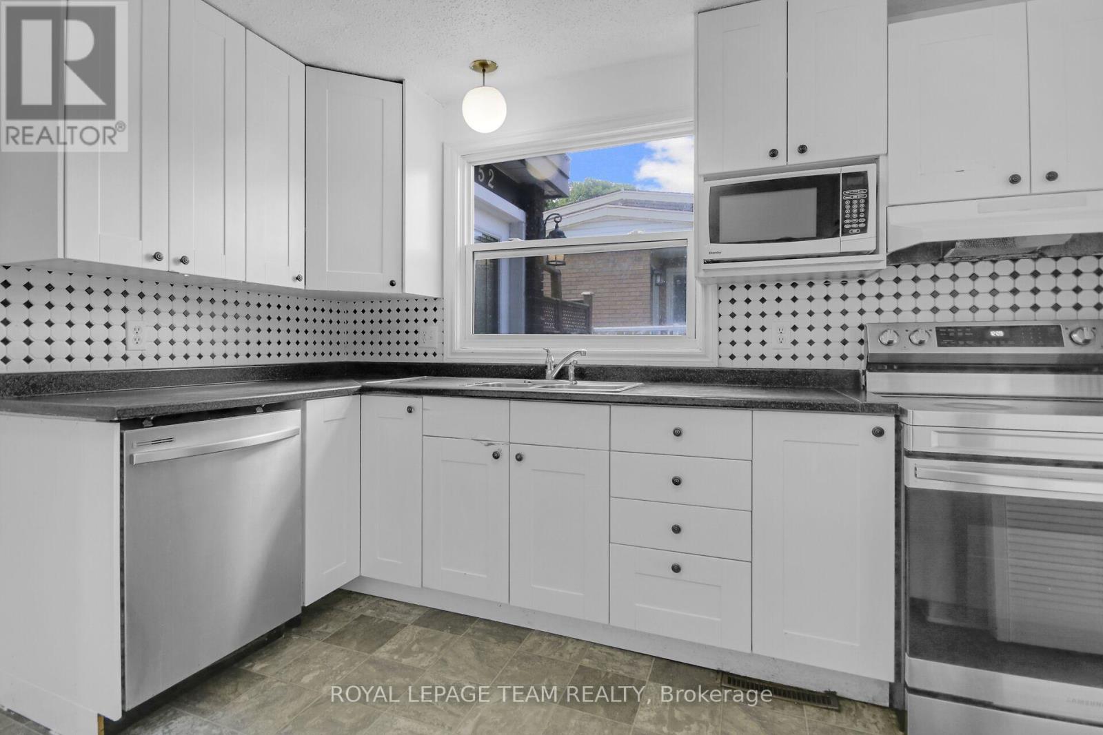 Photo 19 of 52 Bowhill Avenue, Ottawa ON