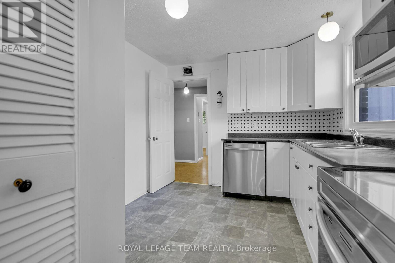Photo 20 of 52 Bowhill Avenue, Ottawa ON