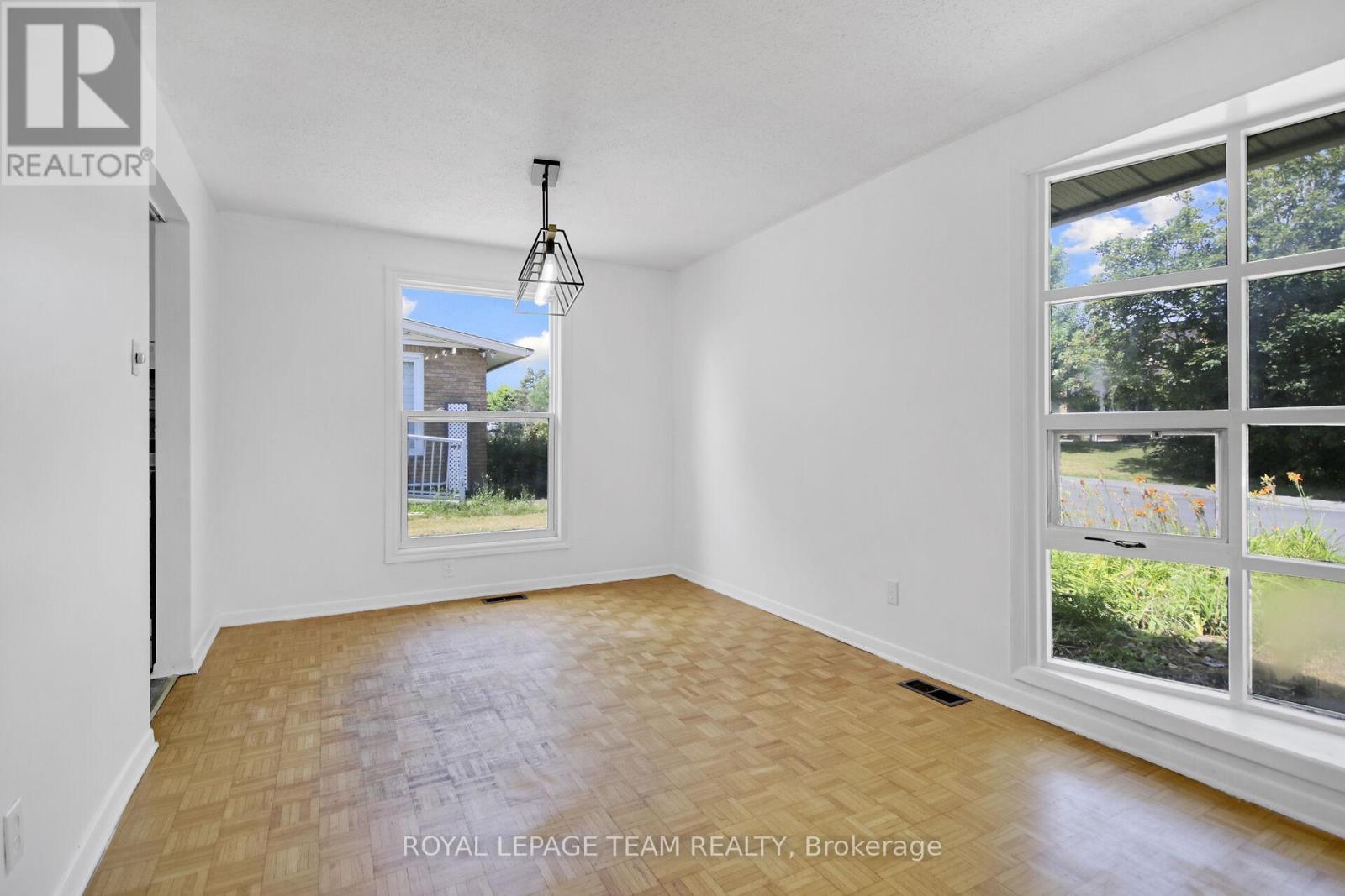 Photo 24 of 52 Bowhill Avenue, Ottawa ON
