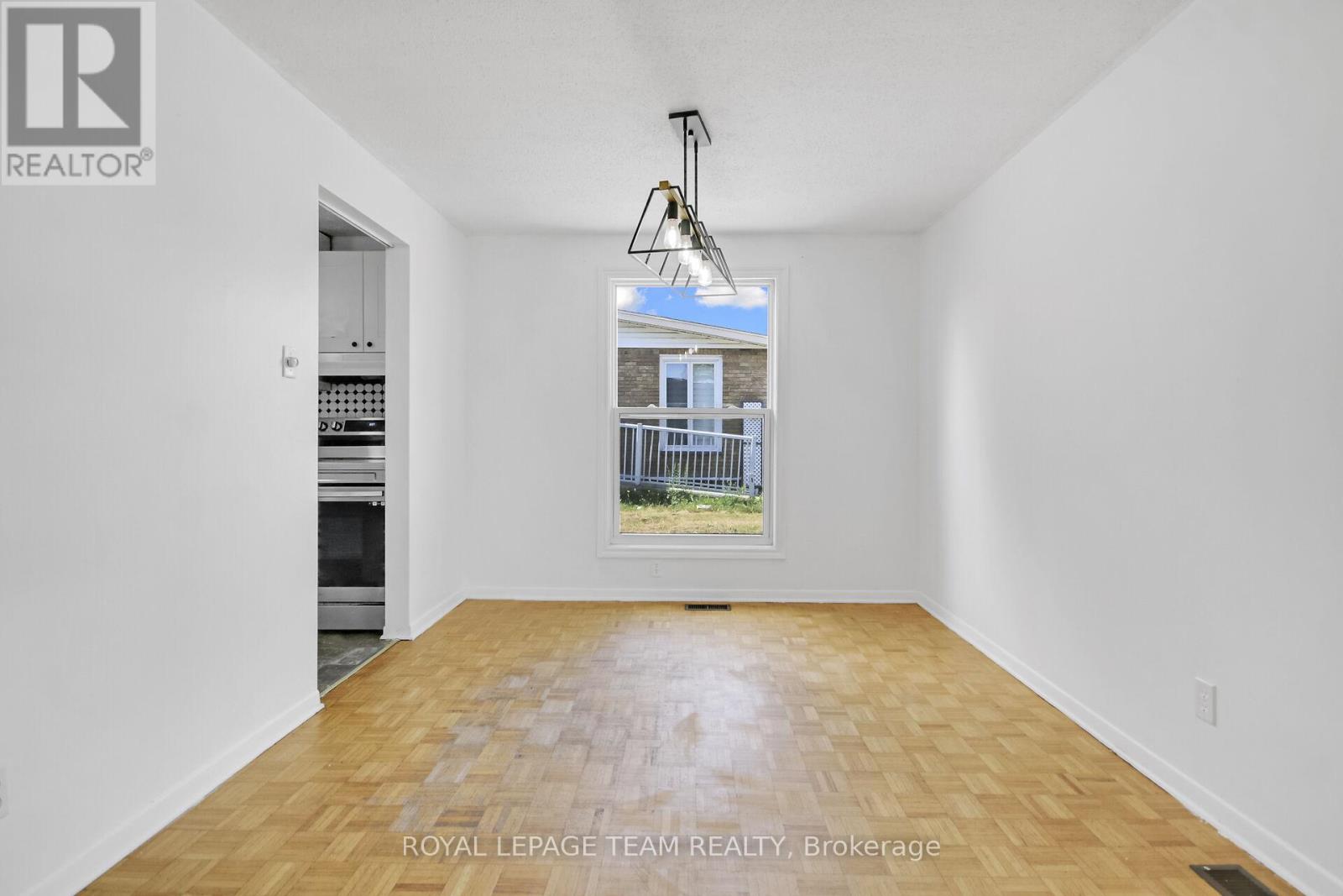 Photo 25 of 52 Bowhill Avenue, Ottawa ON