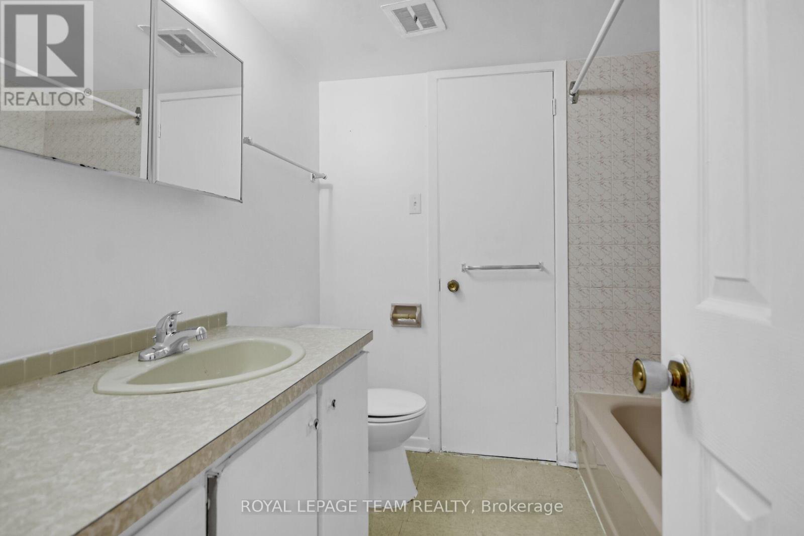 Photo 3 of 52 Bowhill Avenue, Ottawa ON