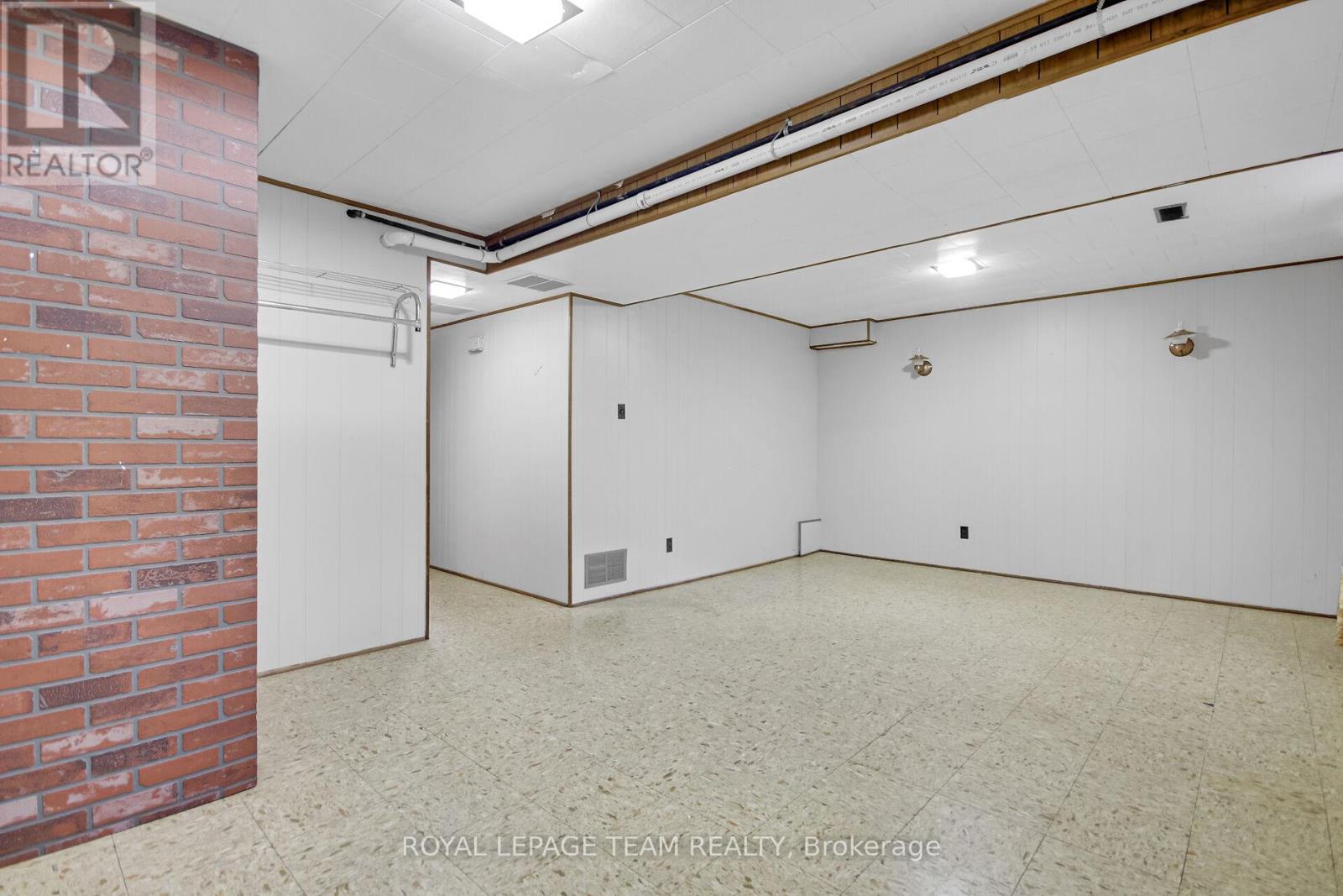 Photo 31 of 52 Bowhill Avenue, Ottawa ON